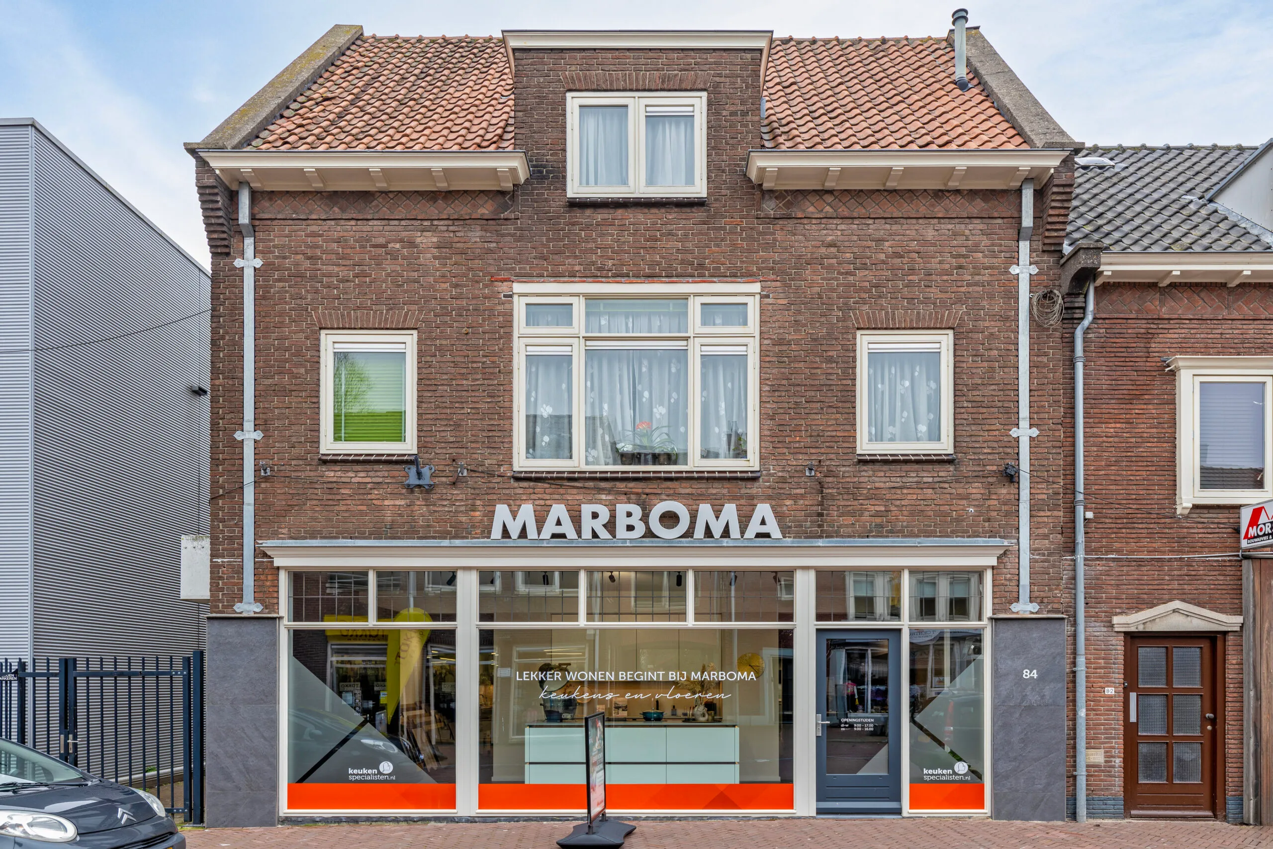 Gevel van de showroom aan de Grotestraat - Showroom Goor Marboma