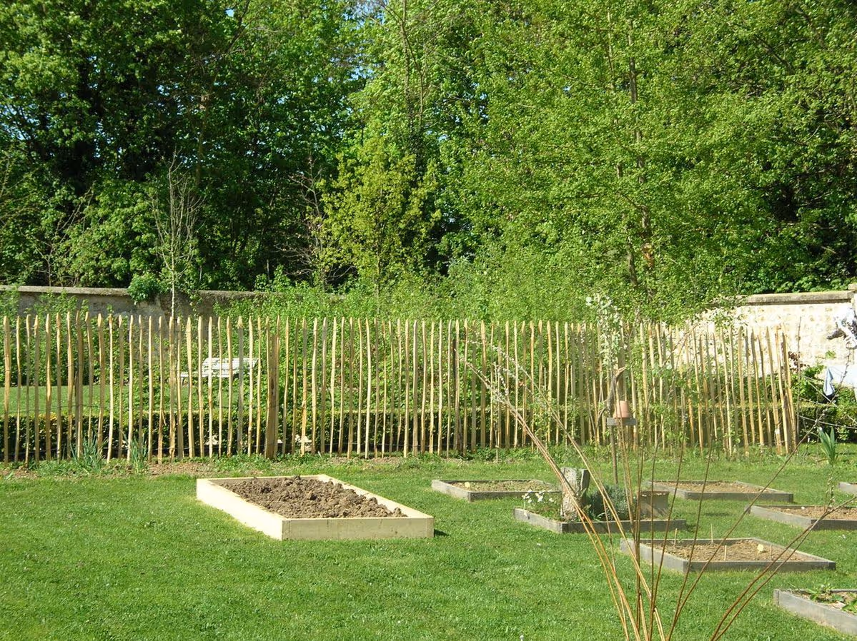 Clôture châtaignier vue rapprochée qualité premium bois français PEFC