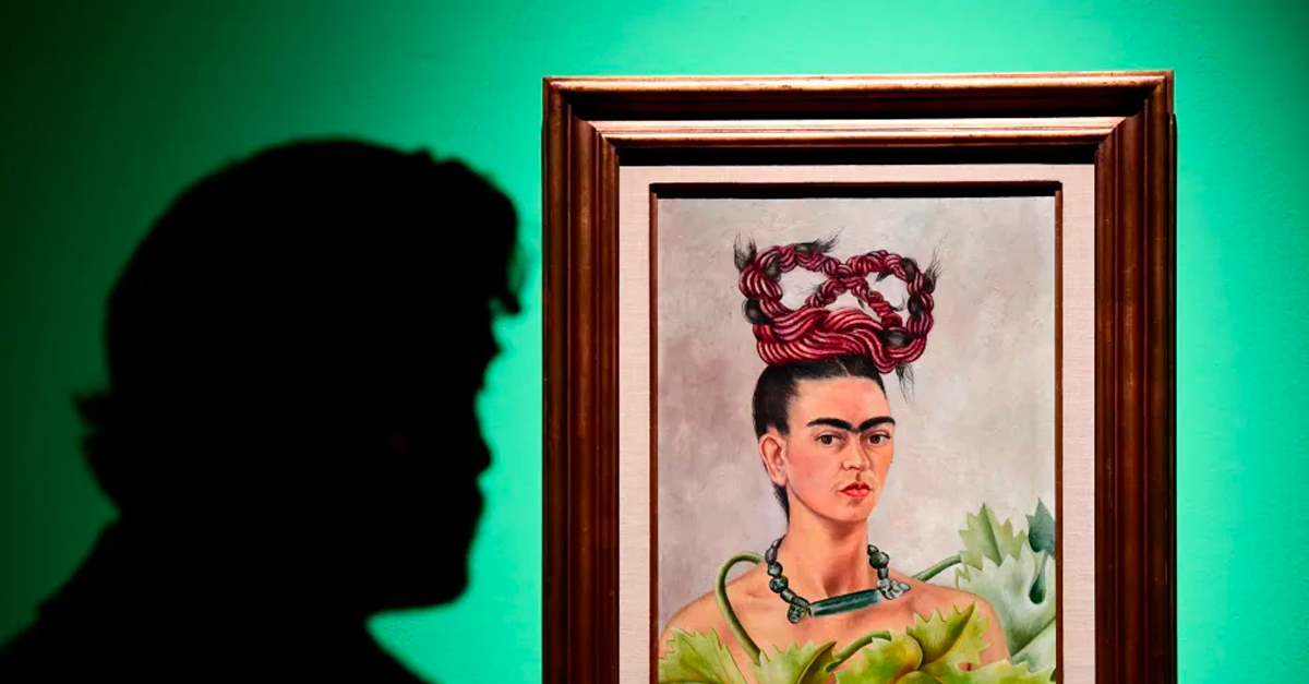 The Institutional Approach to Private Collecting: A Moon Above Framework