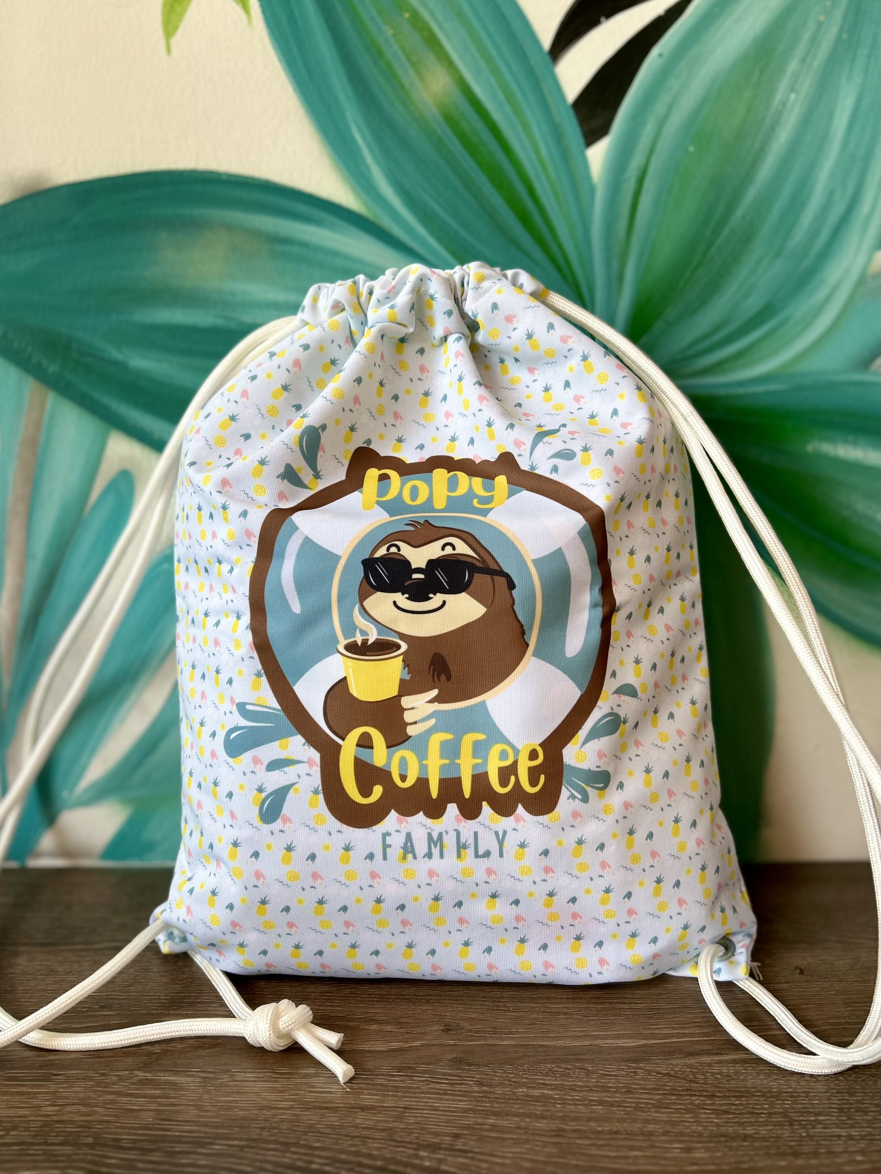 Minimalistički ranac sa Popy Coffee Family dizajnom