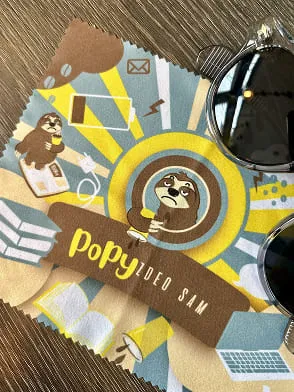 Krpica za naočare sa Popy Coffee Family ilustracijom