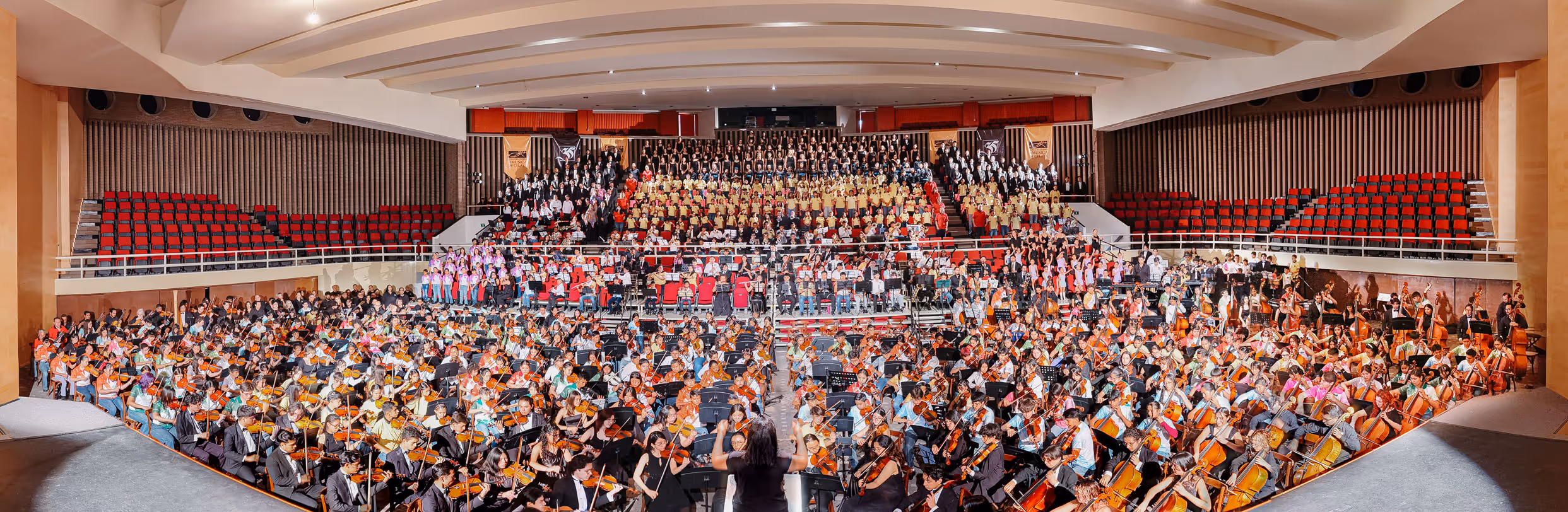 Himno del Conservatorio de Música de Celaya interpretado por sus más de 1200 alumnos.