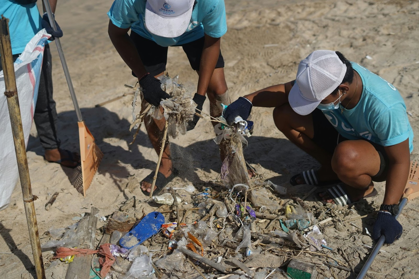 Volunteering opportunities for college students can involve beach clean ups and environmental efforts.