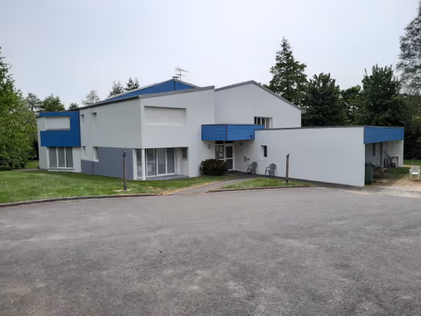 ravalement d'un grand batiment