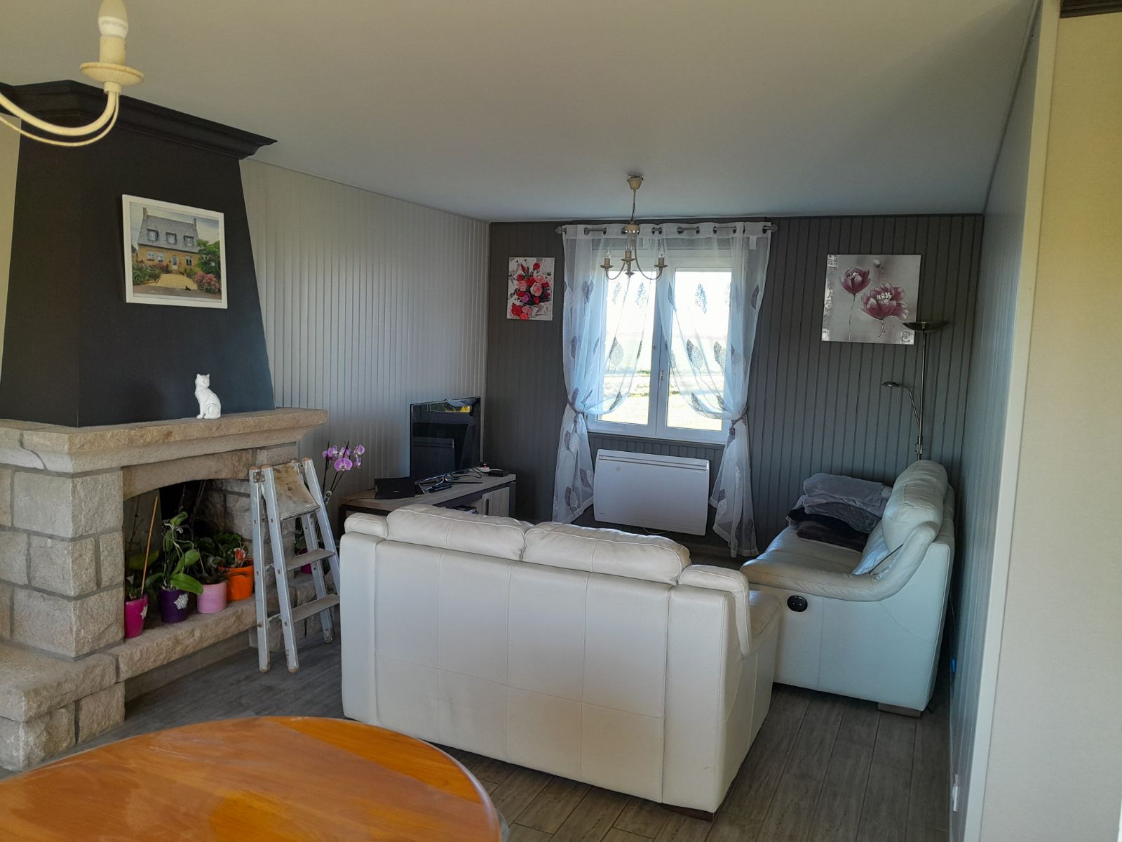 décoration murale gris et blanc