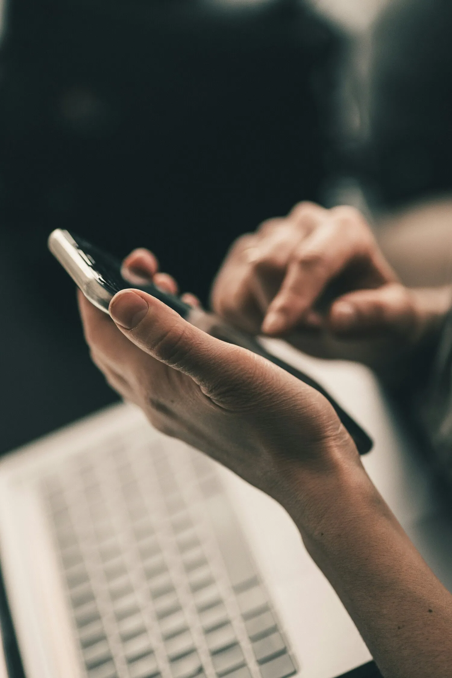 woman tiping on phone