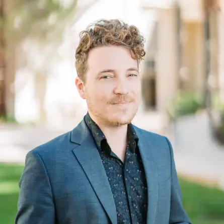 Shane Snow headshot linkedin