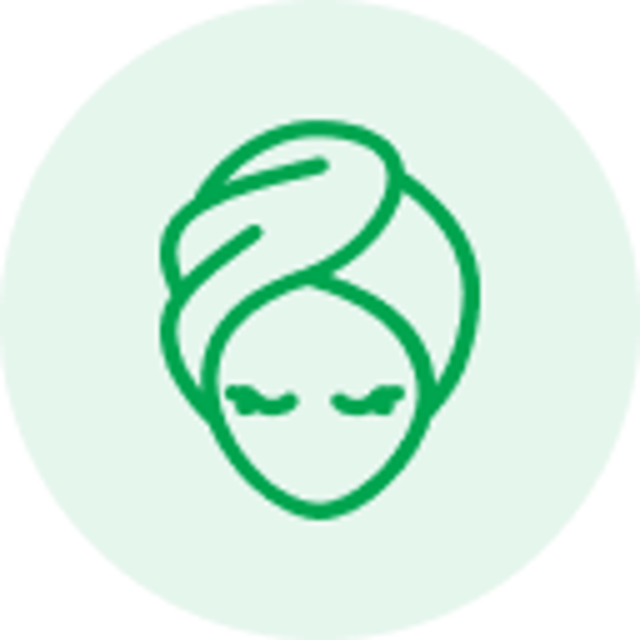 Green line icon of a face with closed eyes wrapped in a towel on a light green circular background.