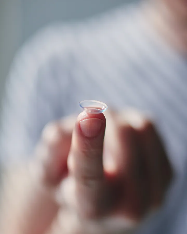 close-up-of-contact-lens-on-finger