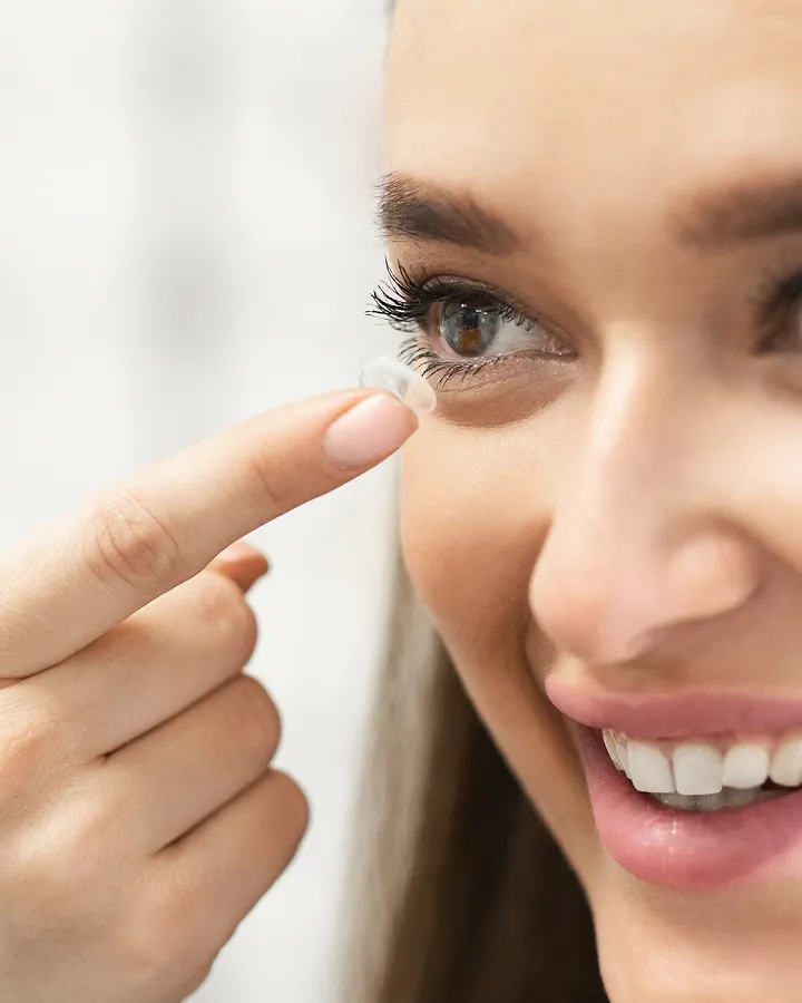 young-woman-wearing-contact-eye-lenses