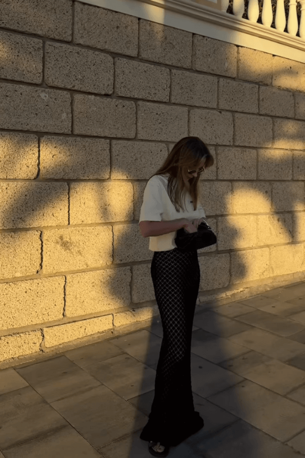 Marta Waluk – minimalistyczna stylizacja w czerni i bieli, klasyczny miejski look premium w Warszawie.