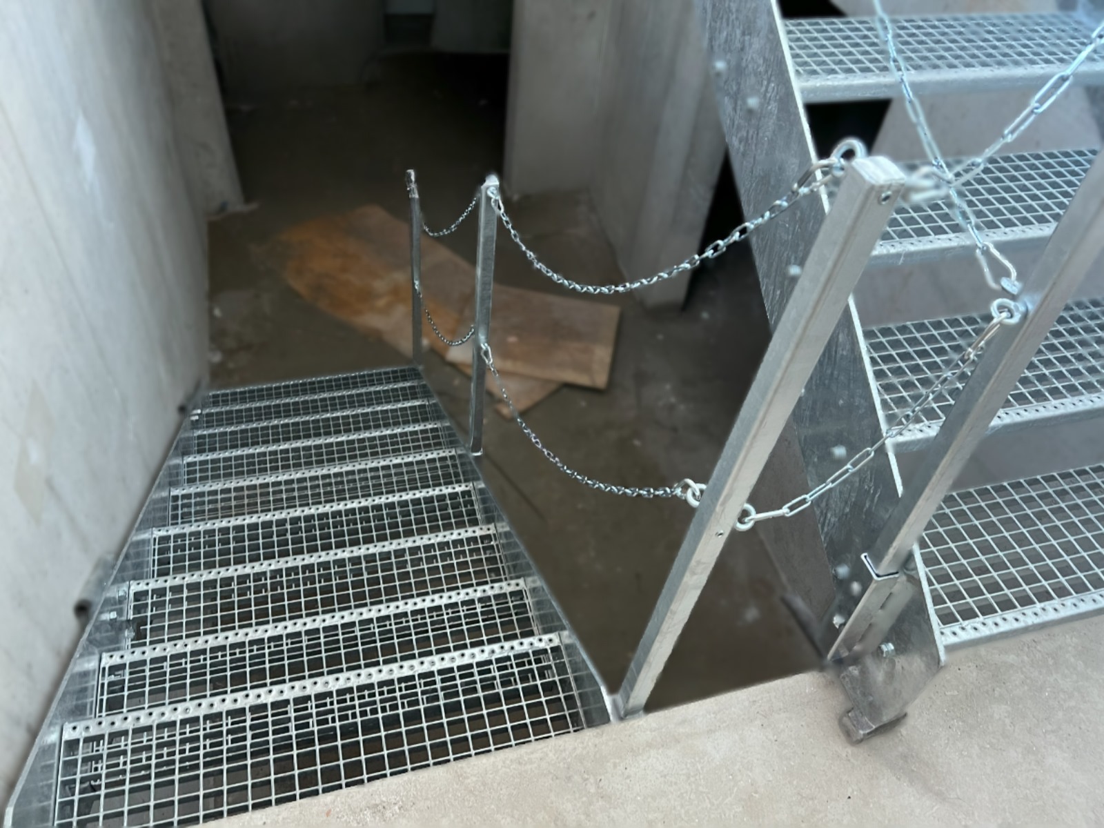 Folding access stairways