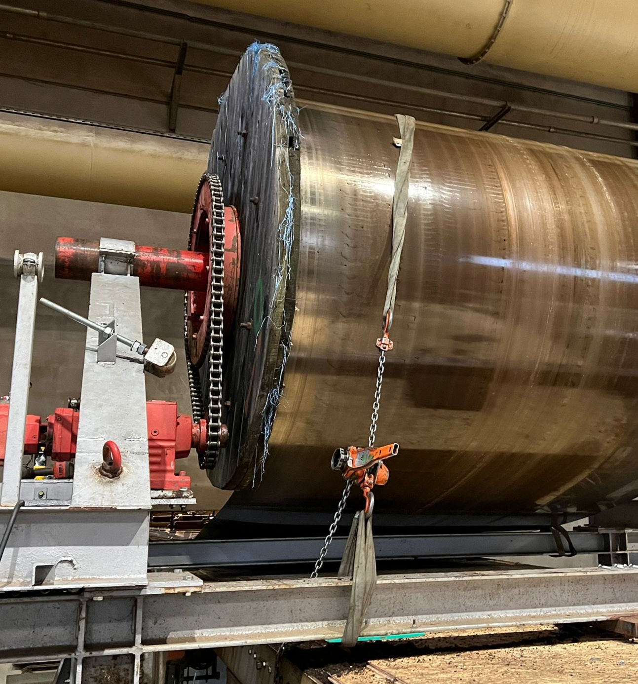 Replacement of an 8-ton industrial drum during a production shutdown