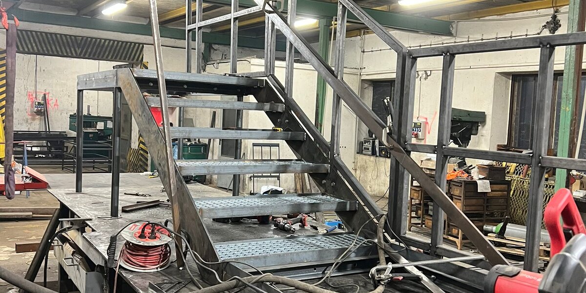 Galvanized steel staircase and access platform in Prague – detail