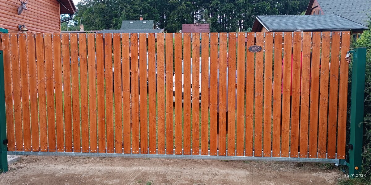 Sliding steel gate with timber infill in Větrný Jeníkov