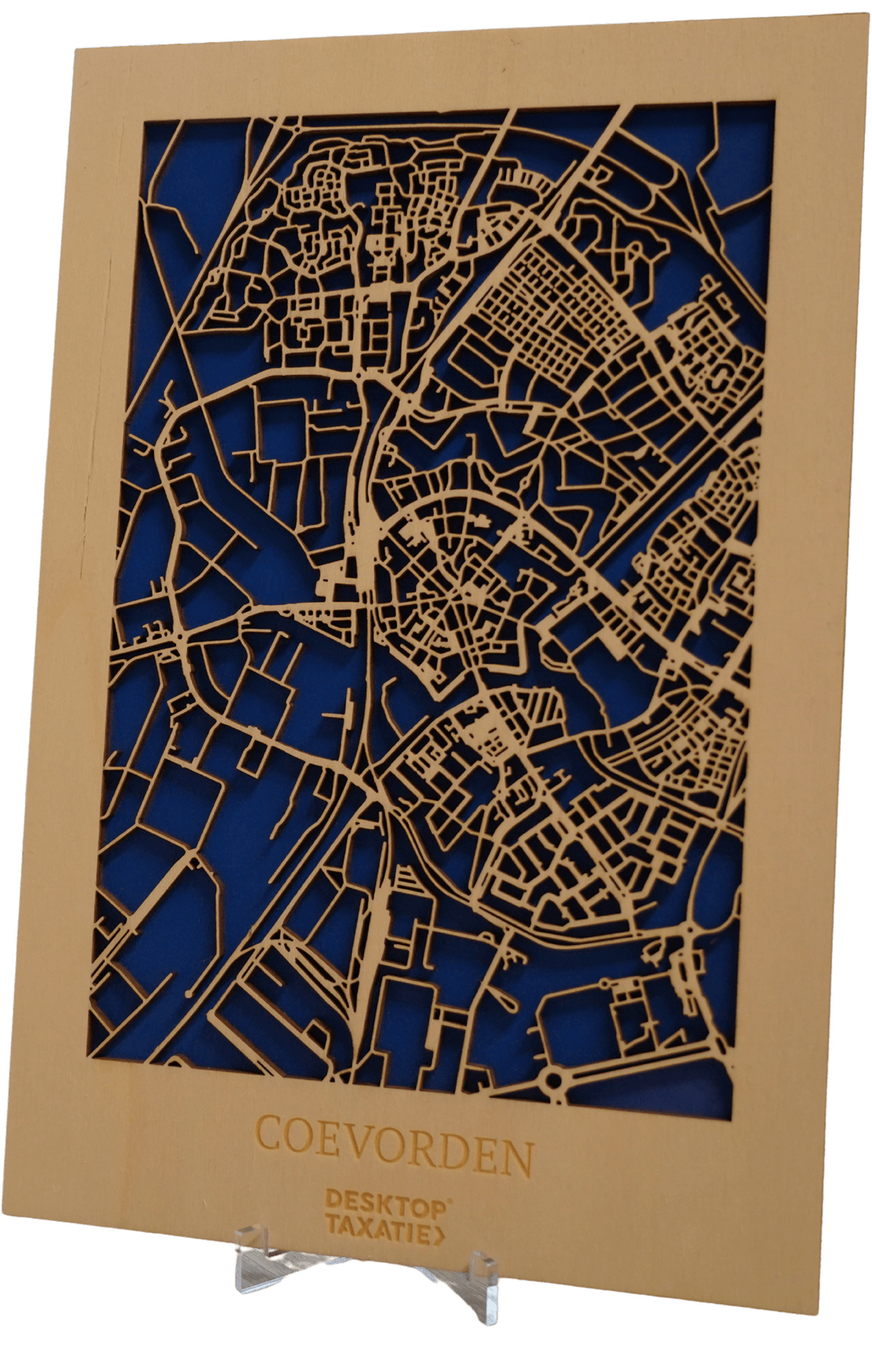 Houten 3D-kaart van Coevorden op een displaystand.