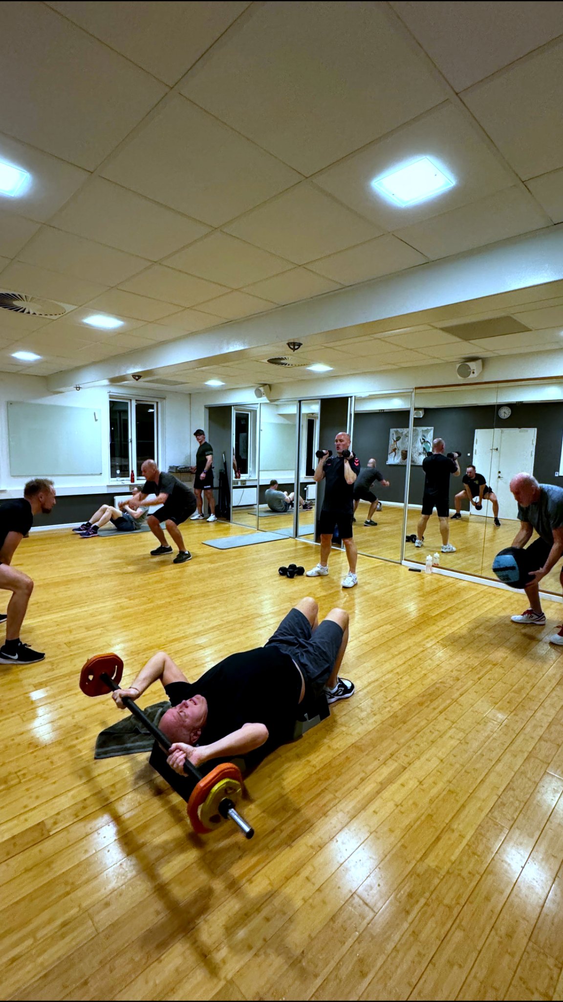 image of weightlifting session