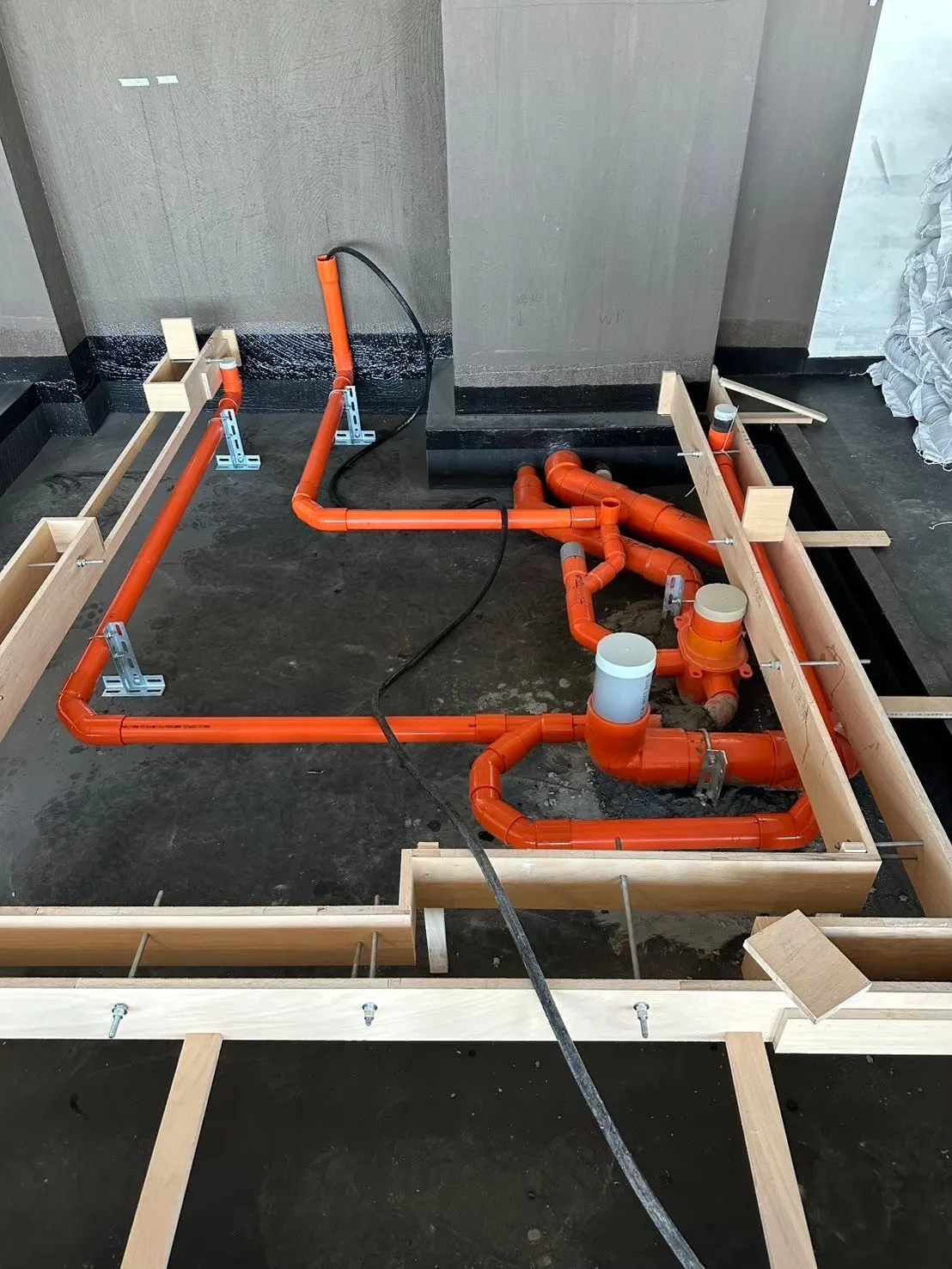豪宅浴室隱蔽工程管線工法與輕隔間止水墩灌漿模板-珥本設計