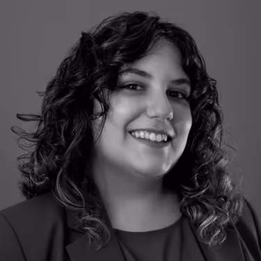 Retrato en blanco y negro de Lidia Murcia, comercial en DC Departamento Creativo