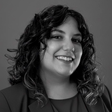 Retrato en blanco y negro de Lidia Murcia, comercial en DC Departamento Creativo