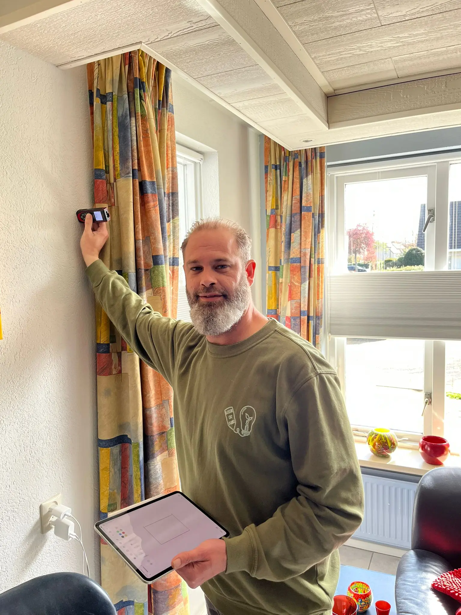 Peter aan het meten voor energielabel
