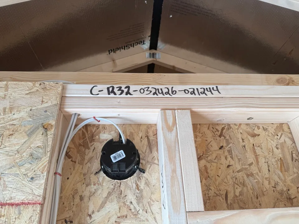 CABIN 12 x 32