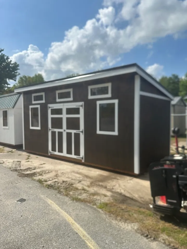 MODERN UTILITY 10 x 20
