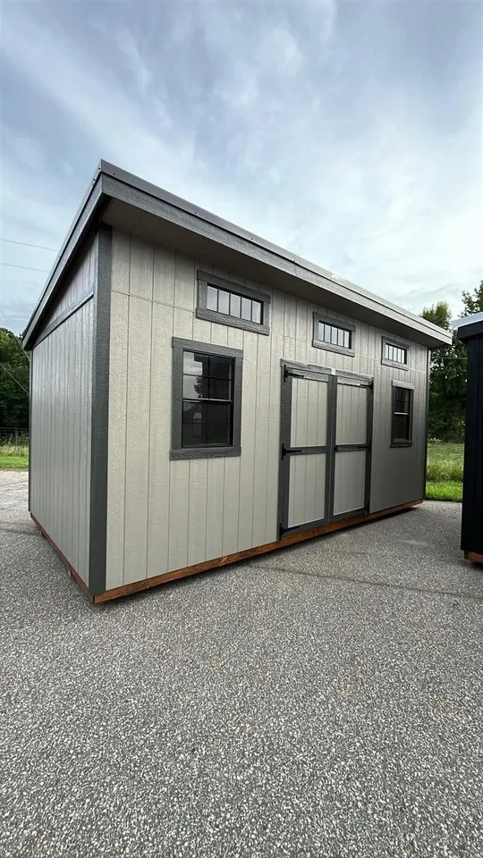 MODERN UTILITY 10 x 20