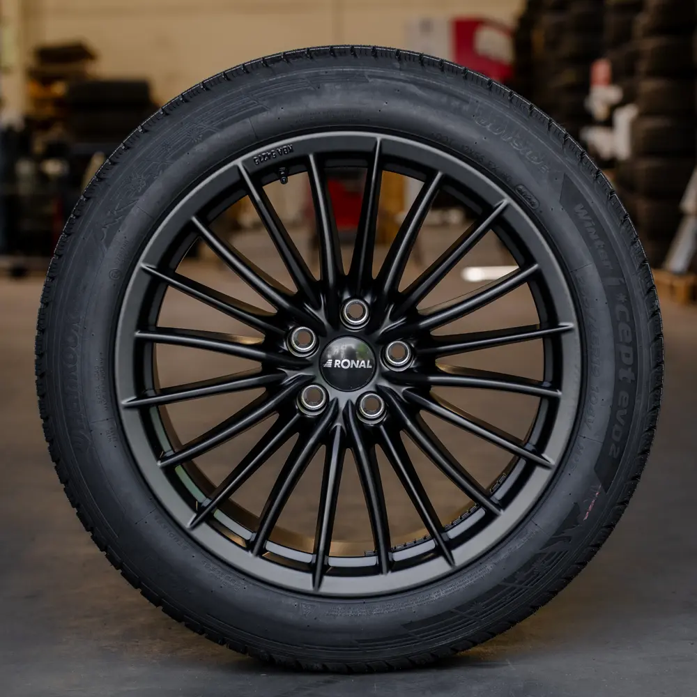 Ronal-Felge mit Hankook Winterreifen für Tesla