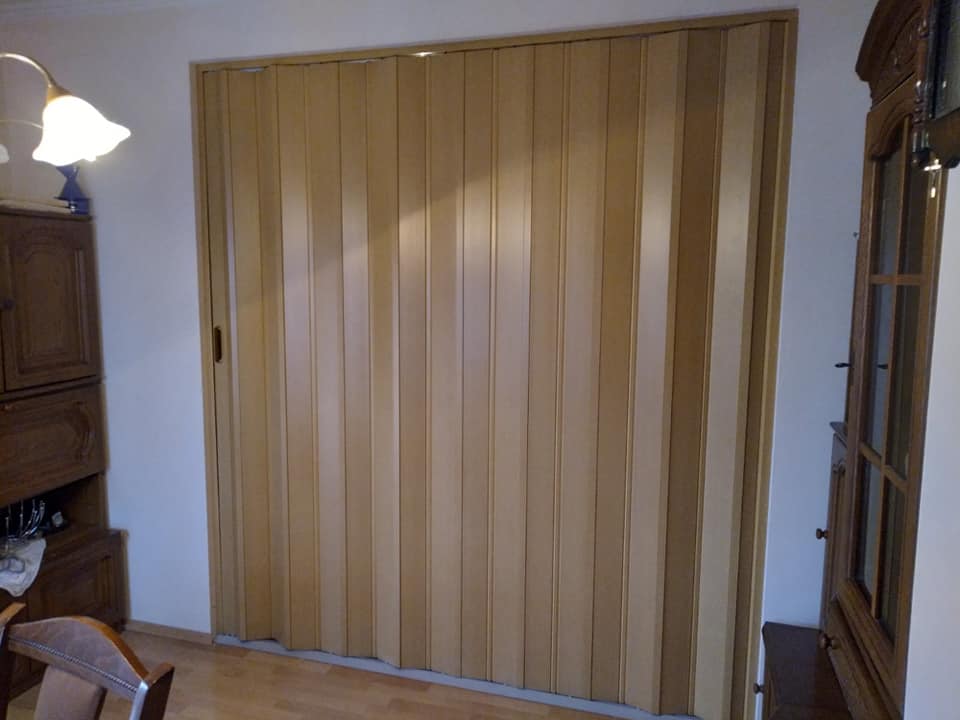 image of vibrant dining space (for a mexican restaurant)