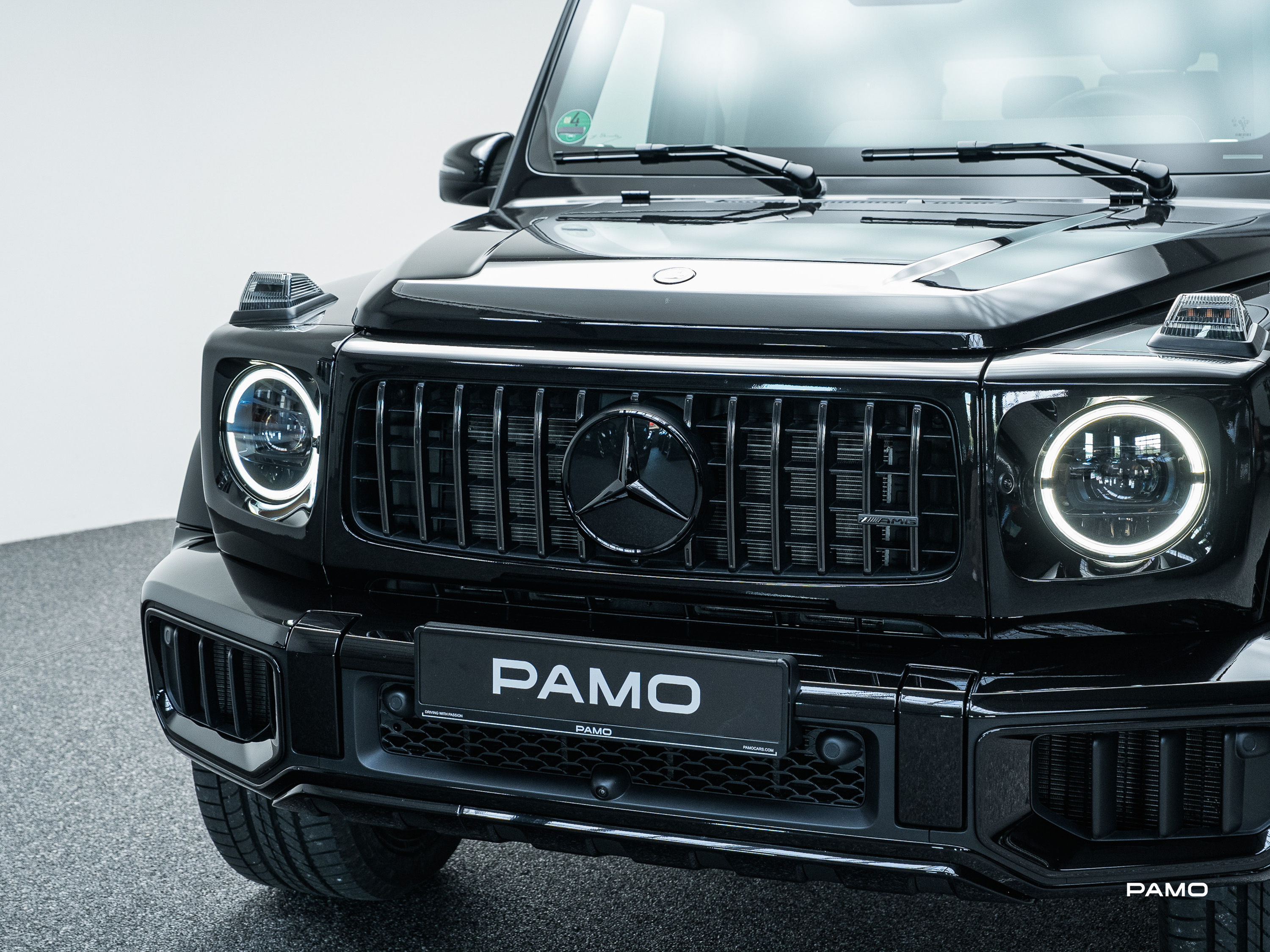 000_Mercedes Benz_Nico-9.jpg