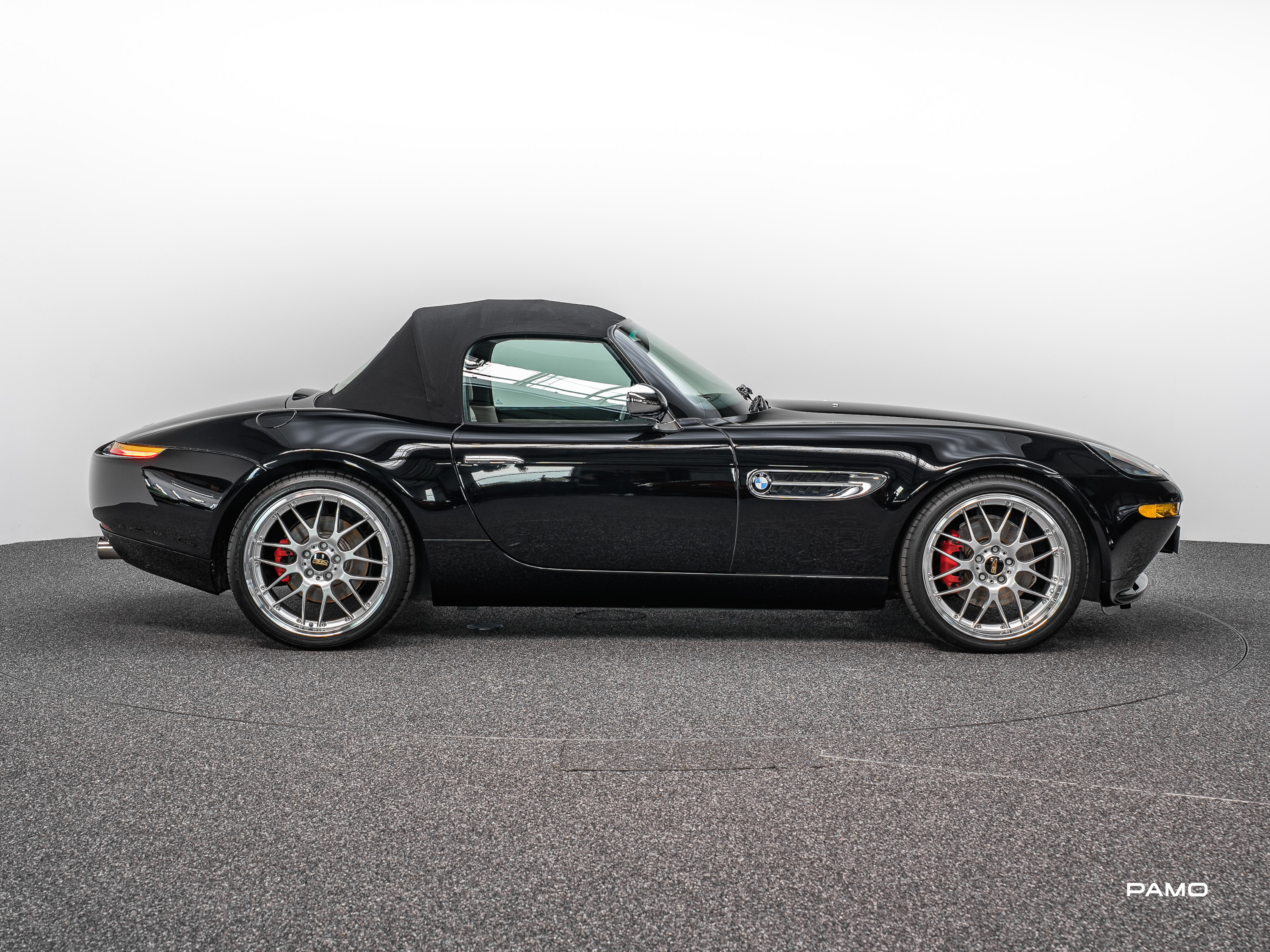 000_BMW_Z8-9.jpg