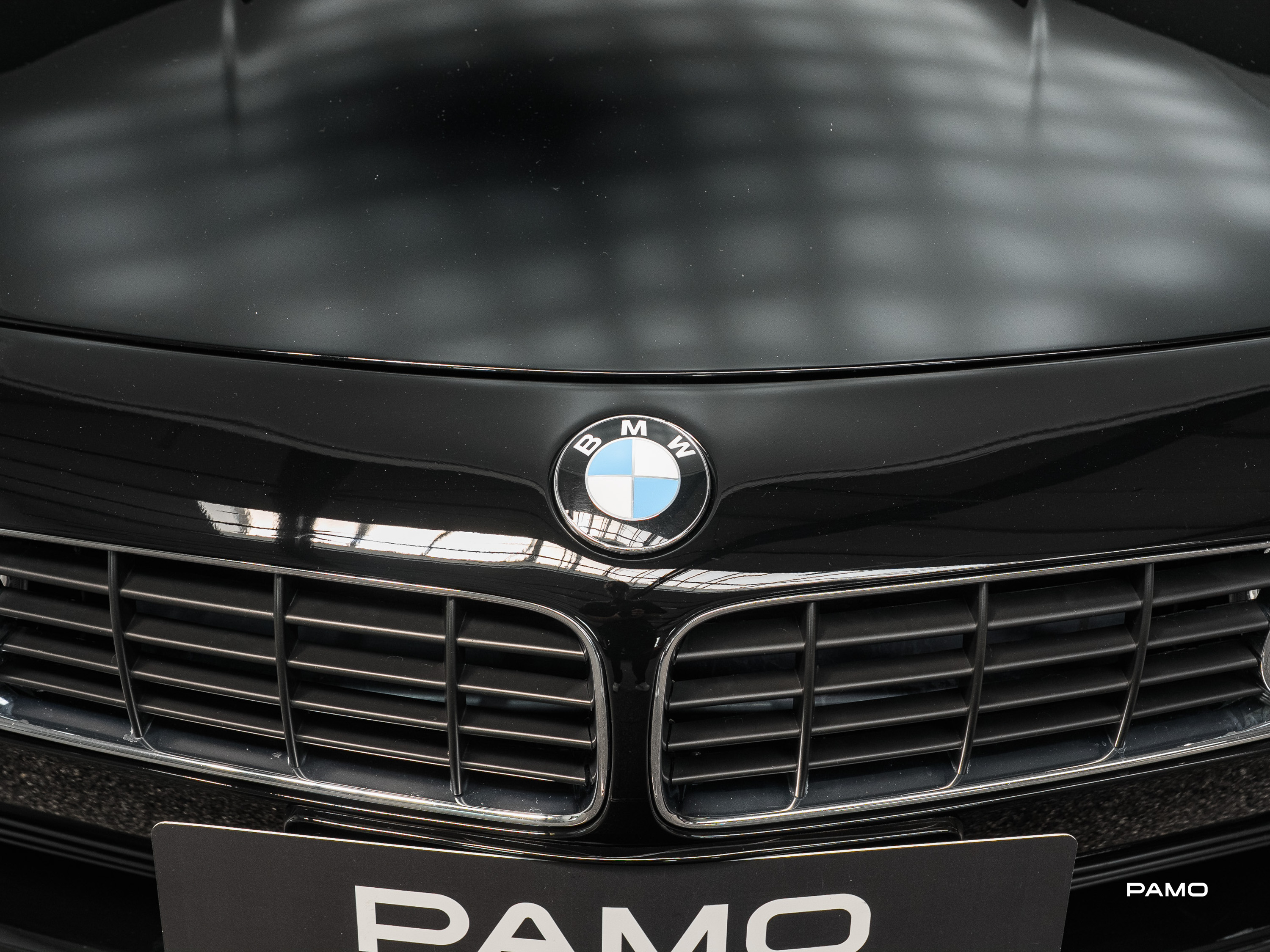000_BMW_Z8-17.jpg