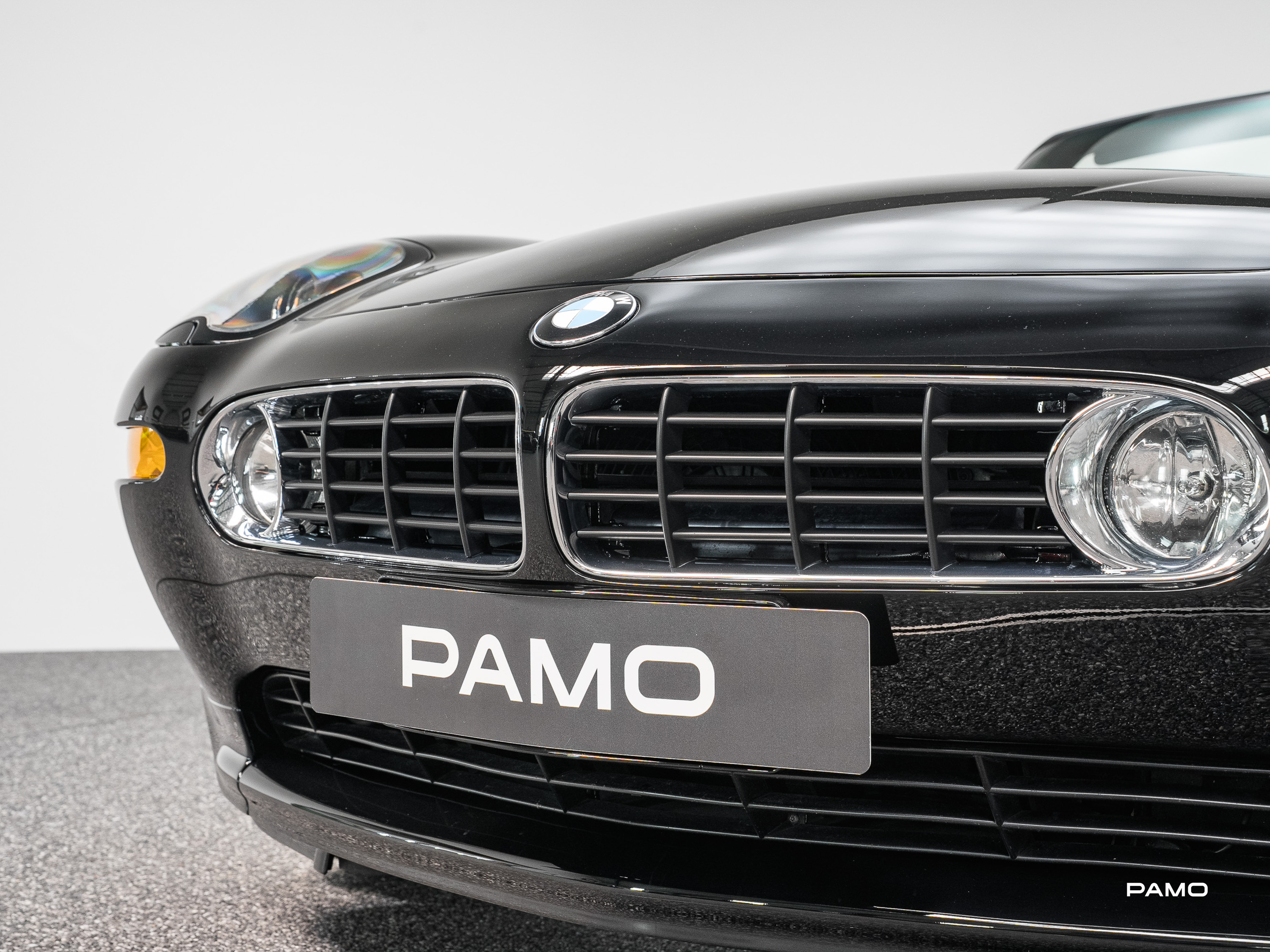 000_BMW_Z8-18.jpg