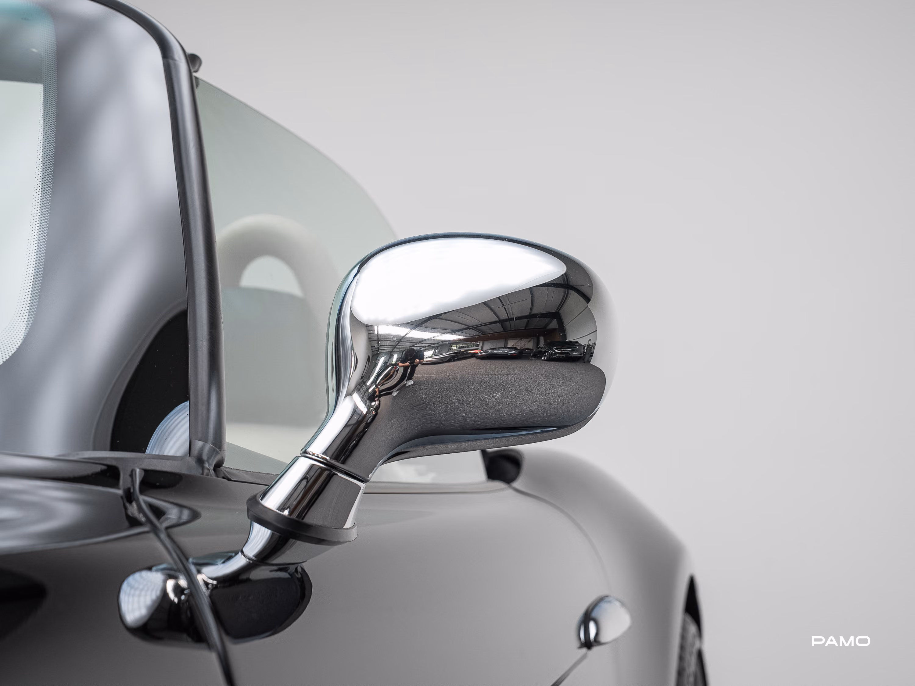 000_BMW_Z8-19.jpg