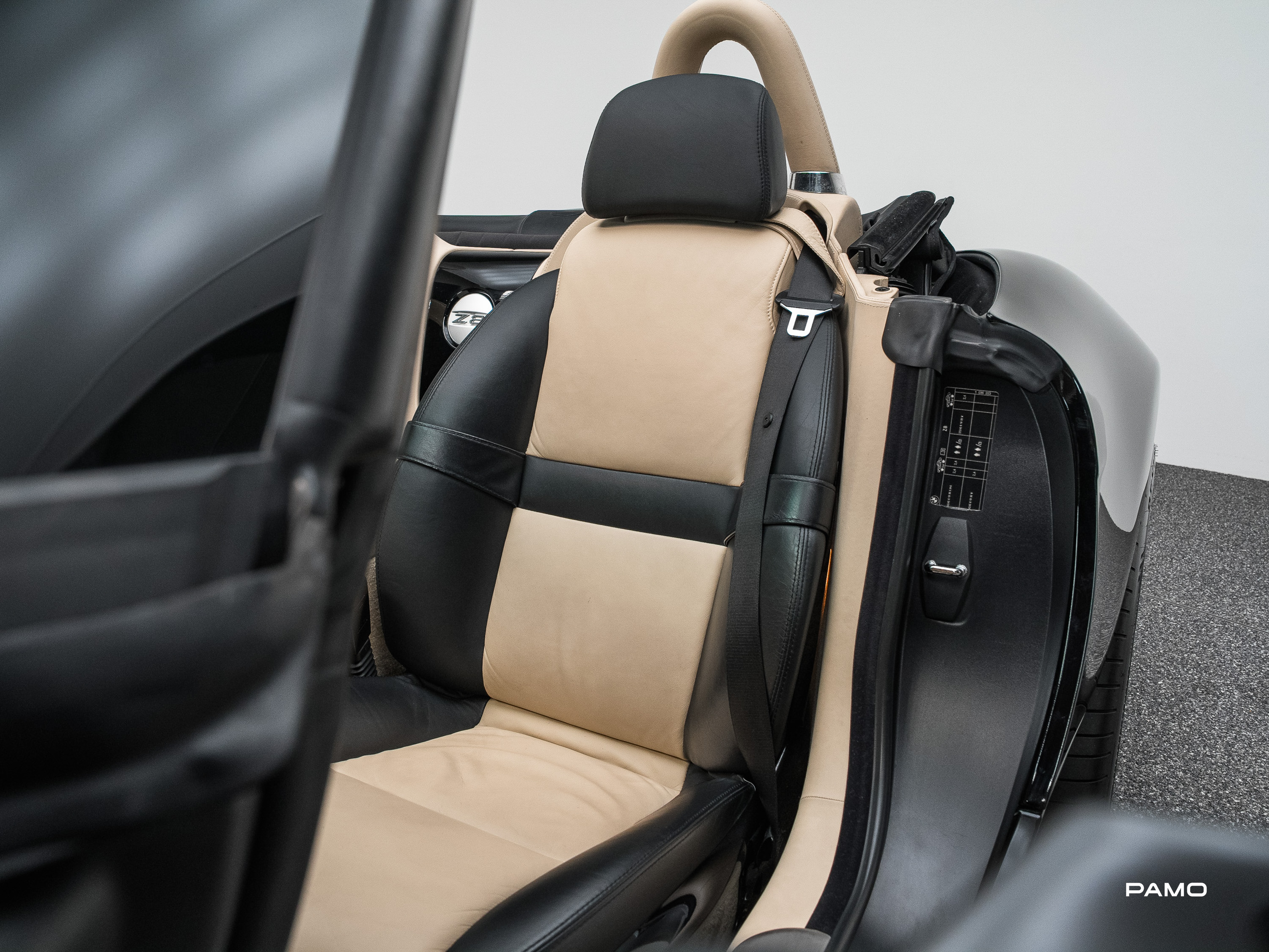 000_BMW_Z8-21.jpg