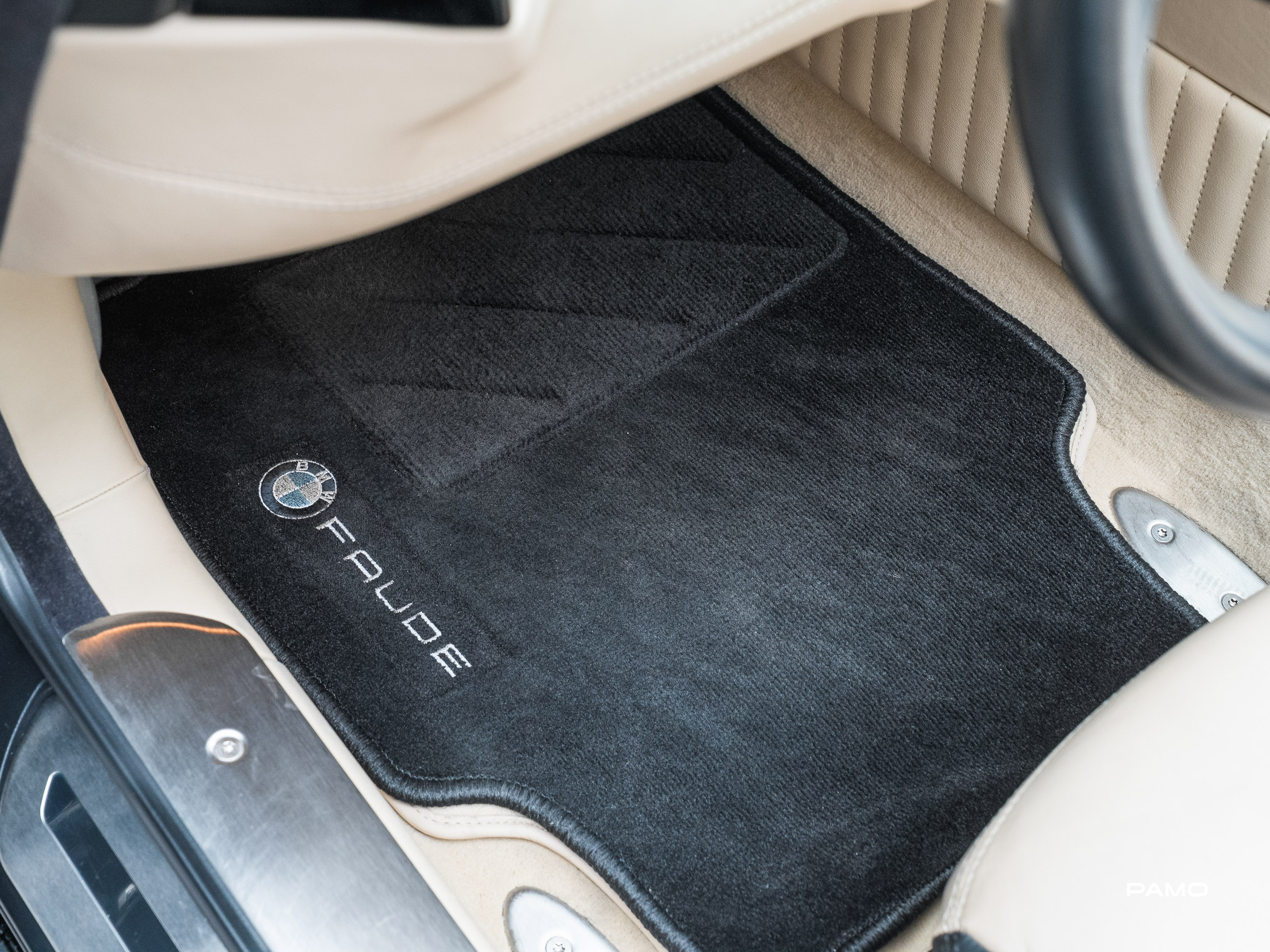 000_BMW_Z8-23.jpg