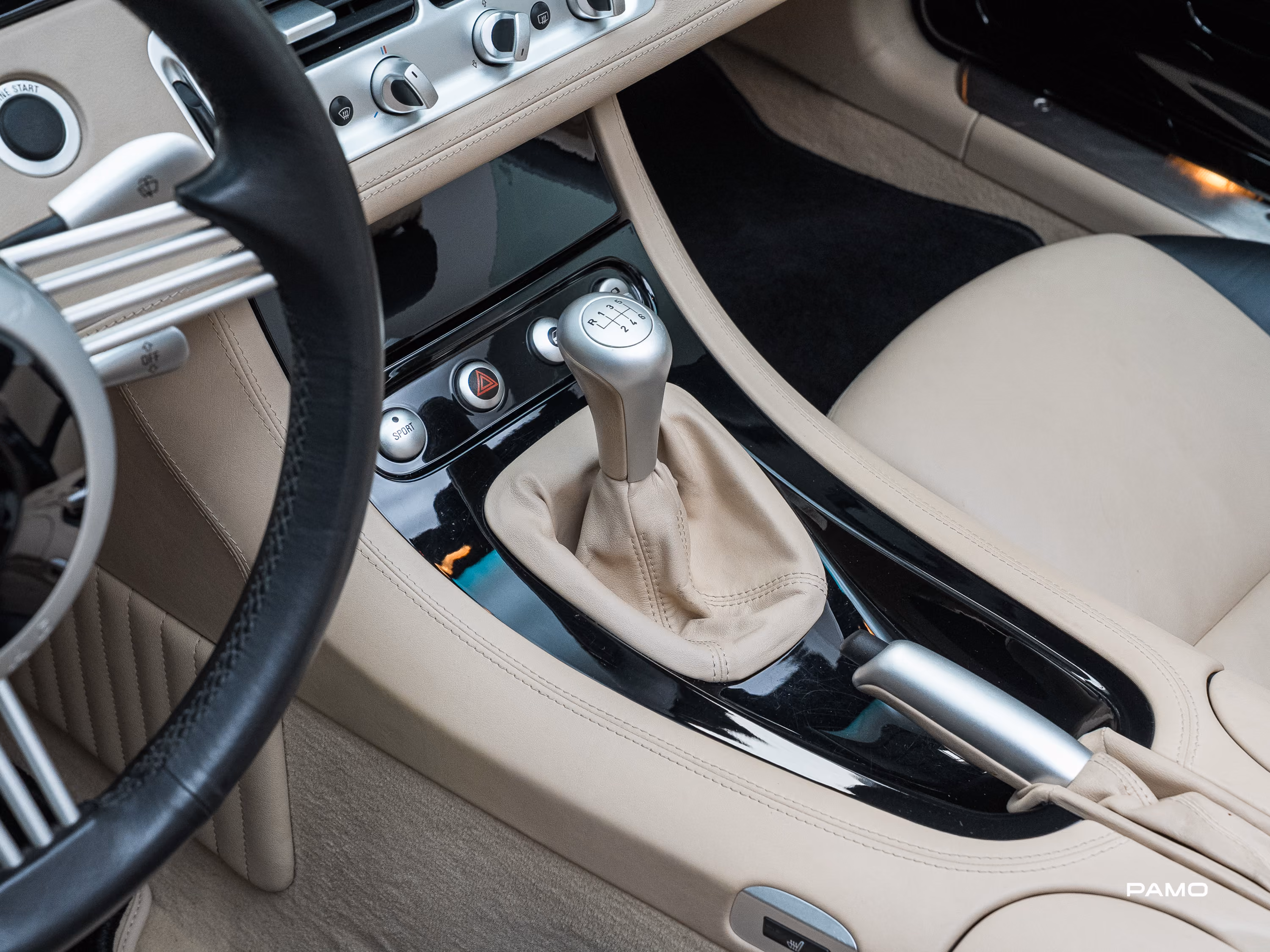 000_BMW_Z8-24.jpg