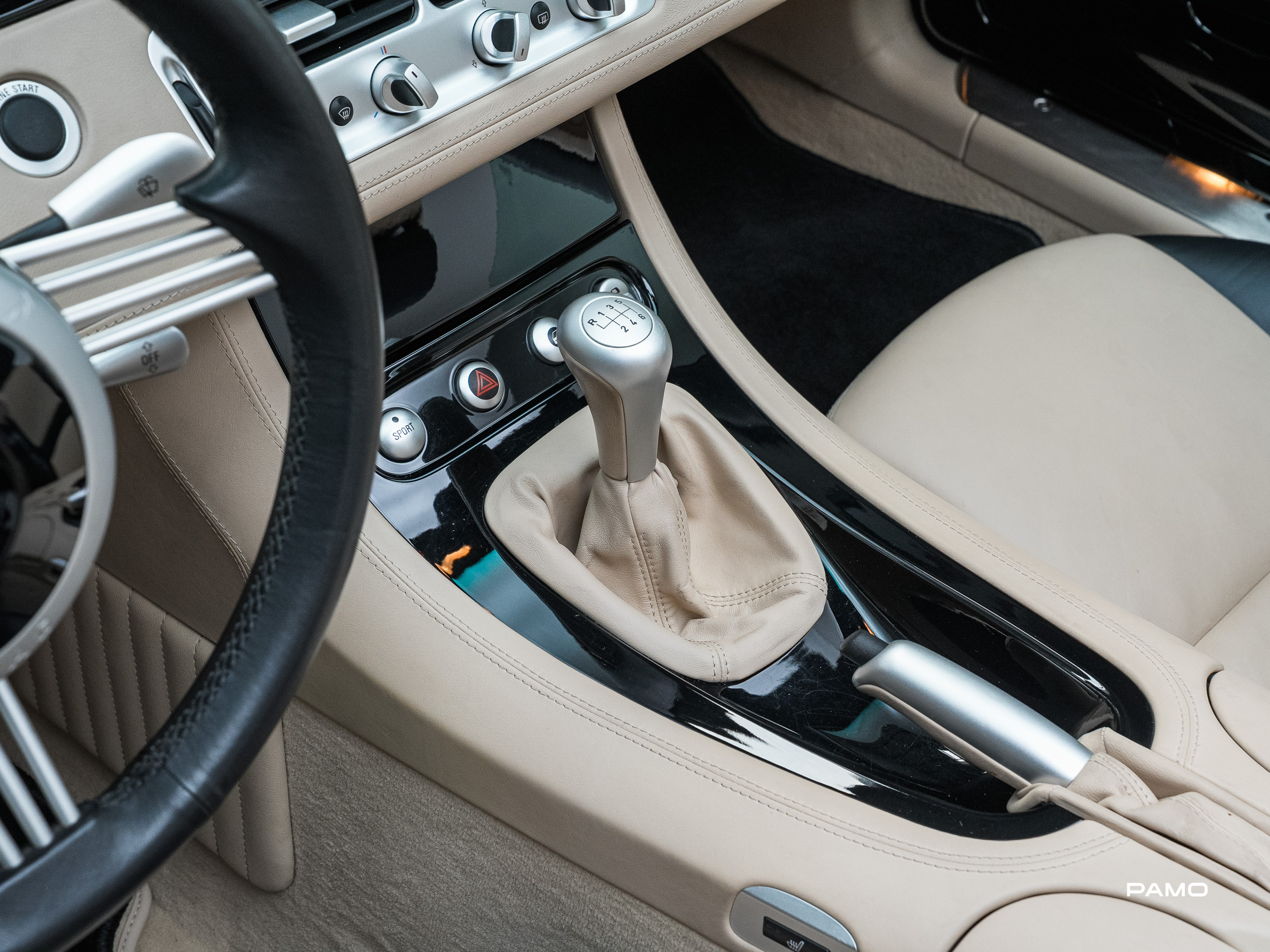 000_BMW_Z8-24.jpg