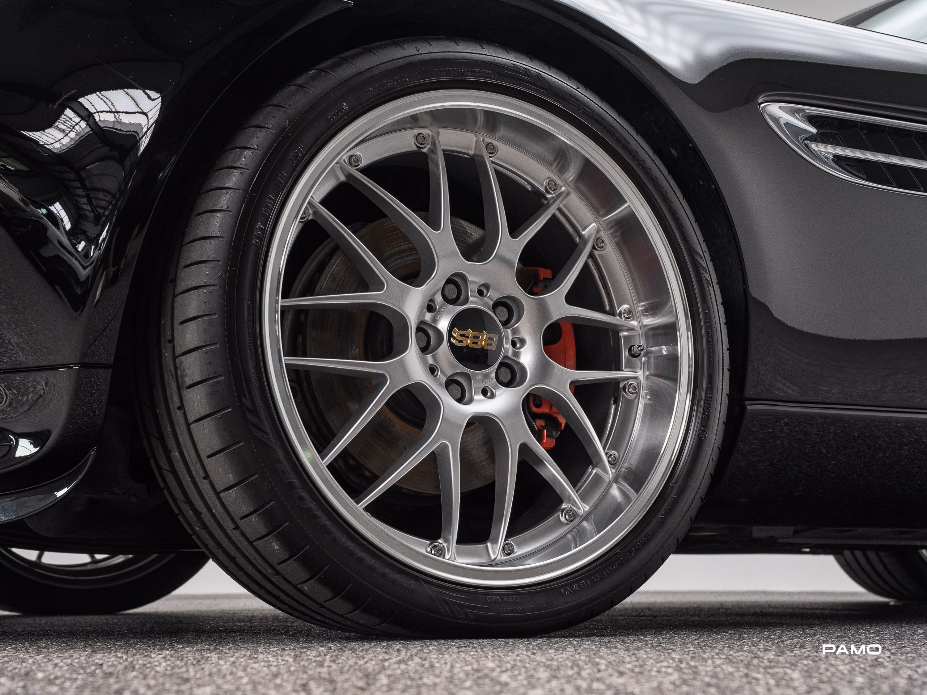 000_BMW_Z8-26.jpg