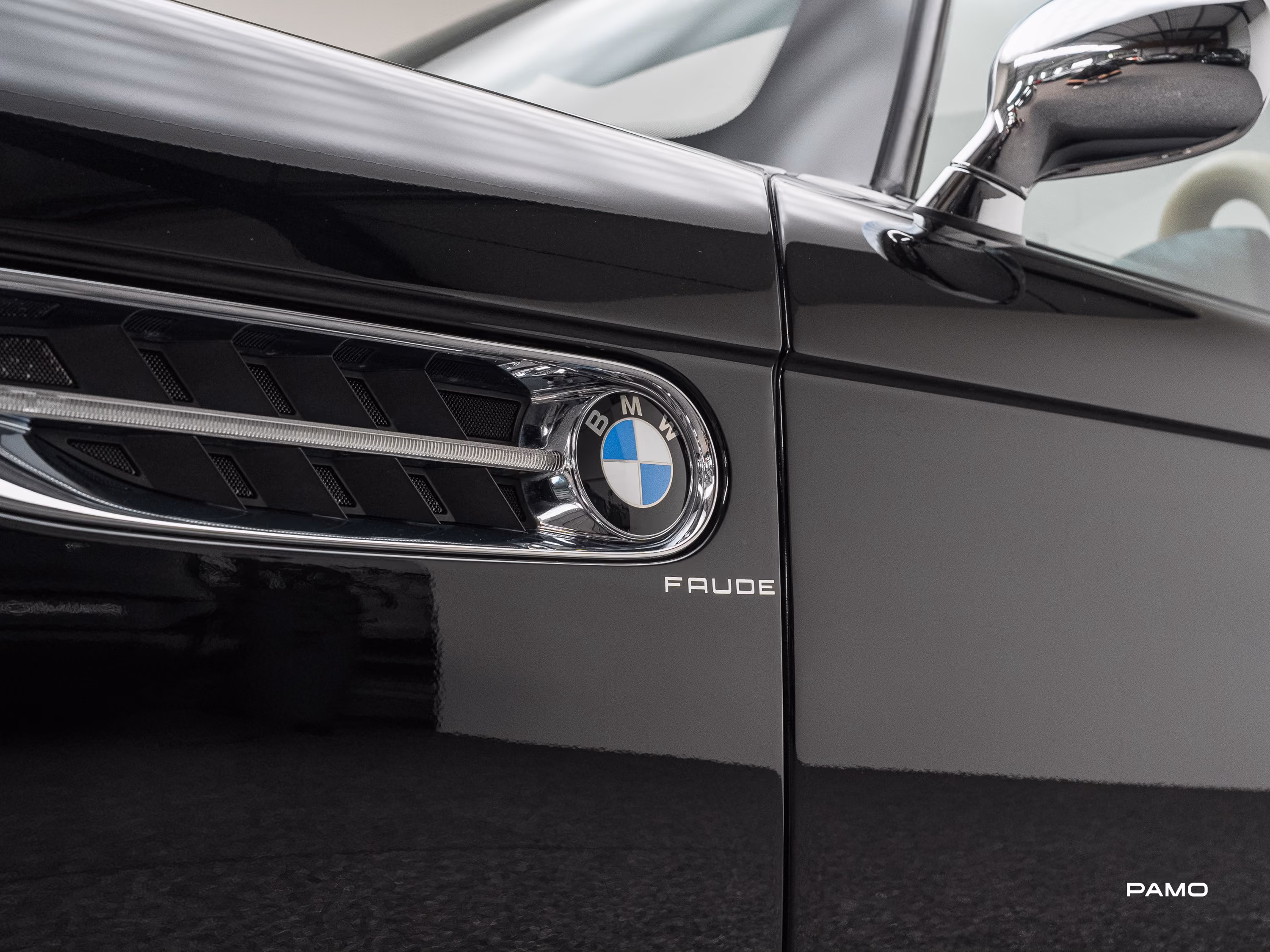 000_BMW_Z8-27.jpg