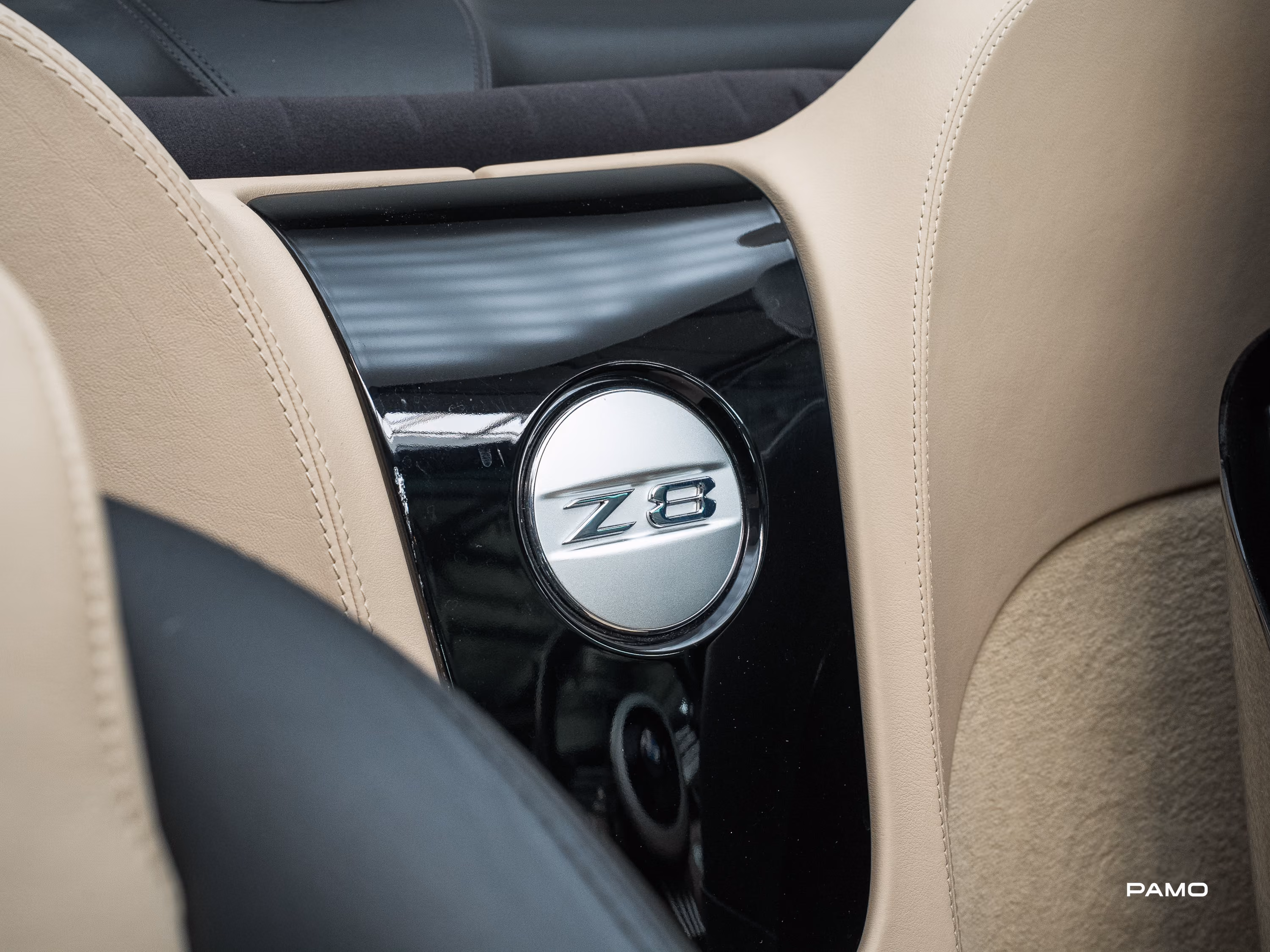 000_BMW_Z8-30.jpg