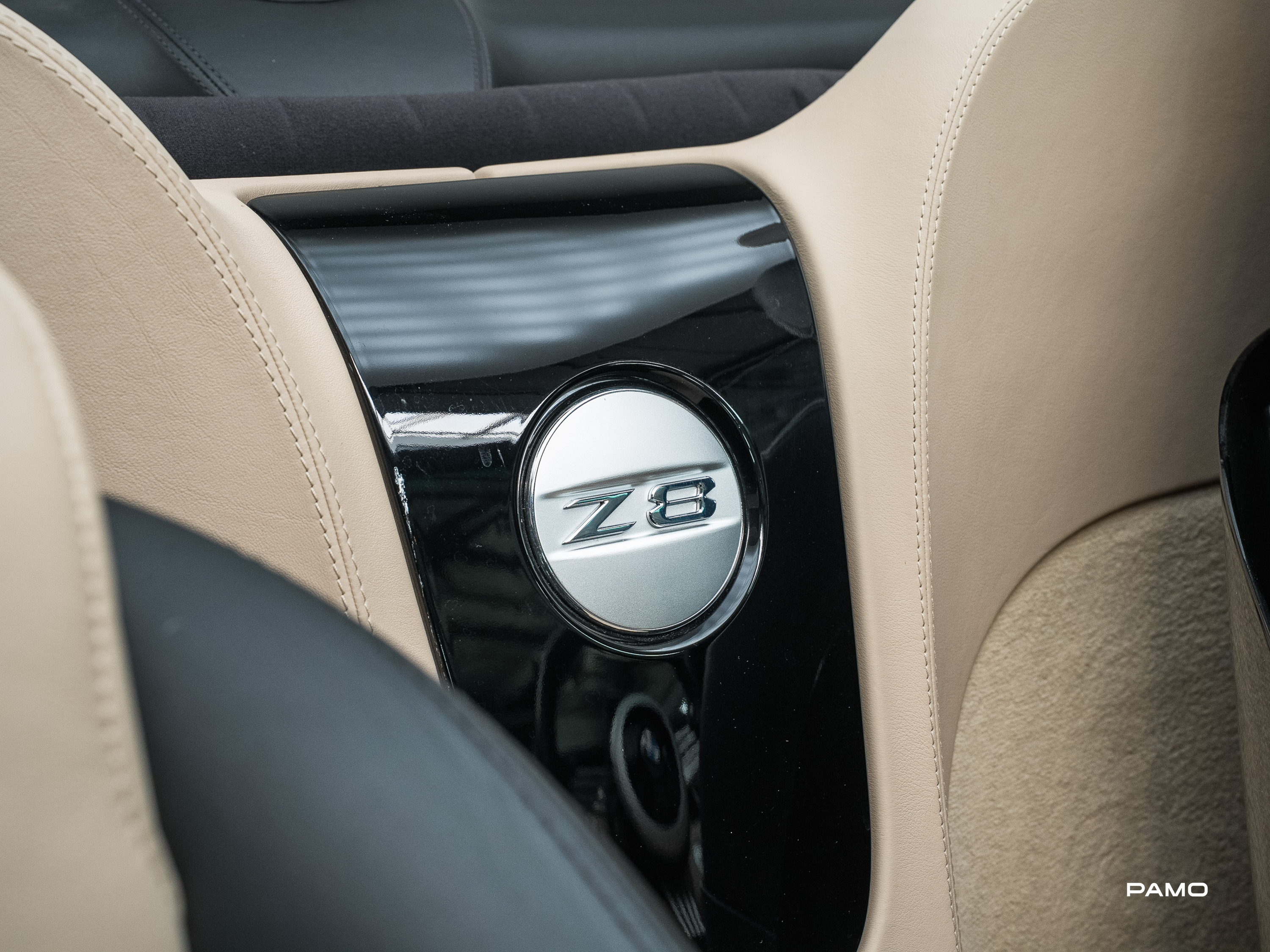 000_BMW_Z8-30.jpg