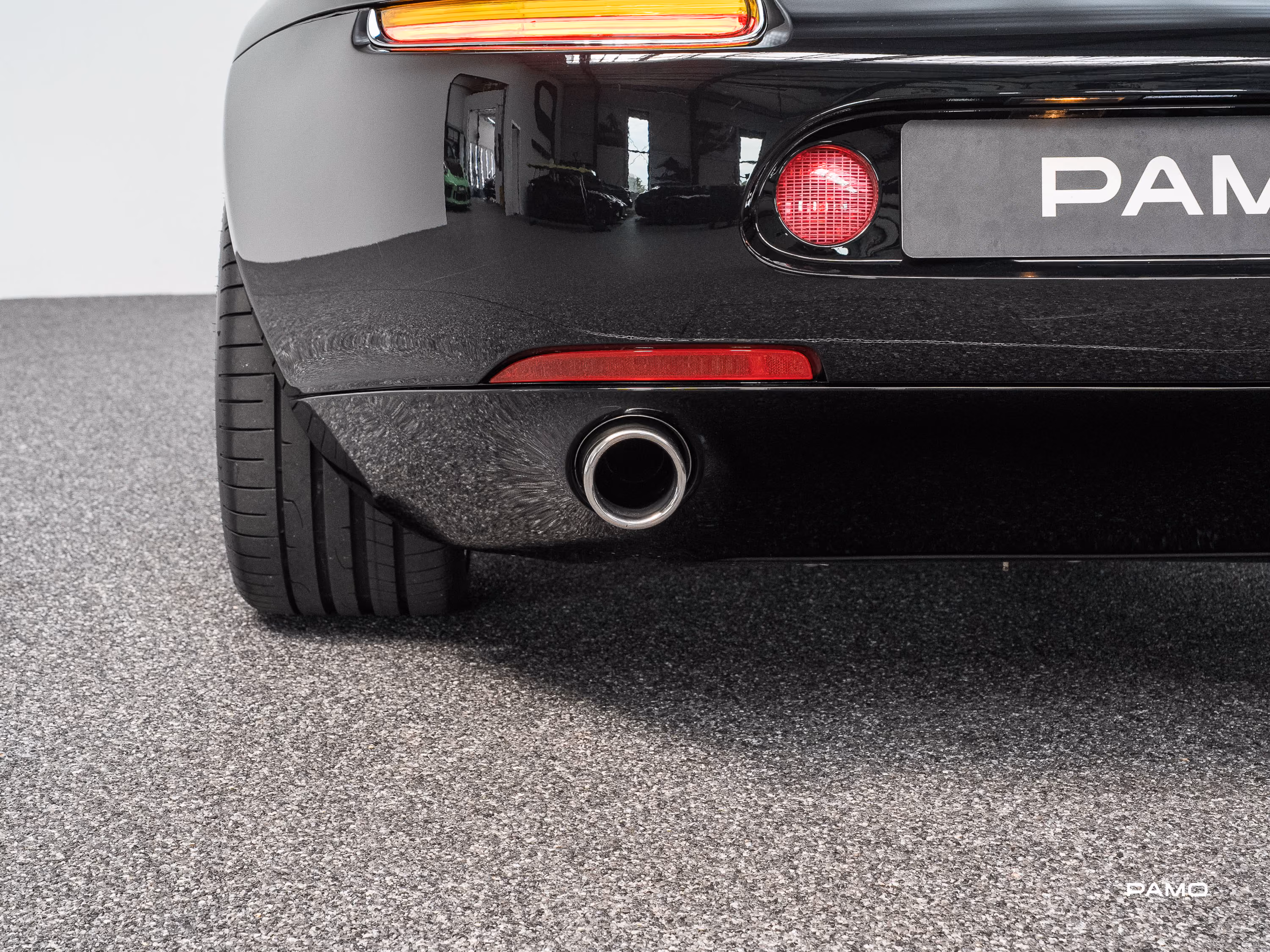 000_BMW_Z8-31.jpg