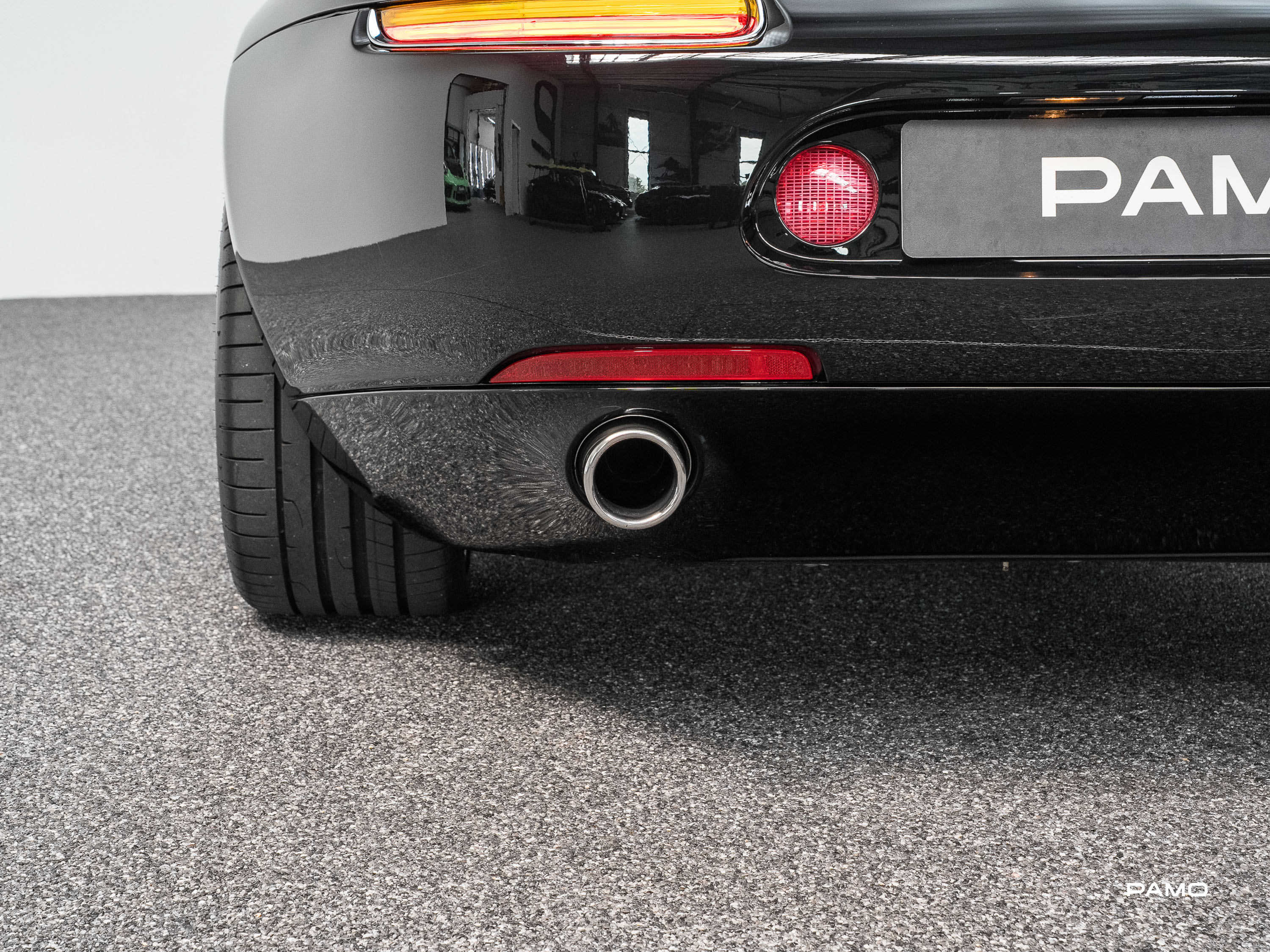 000_BMW_Z8-31.jpg
