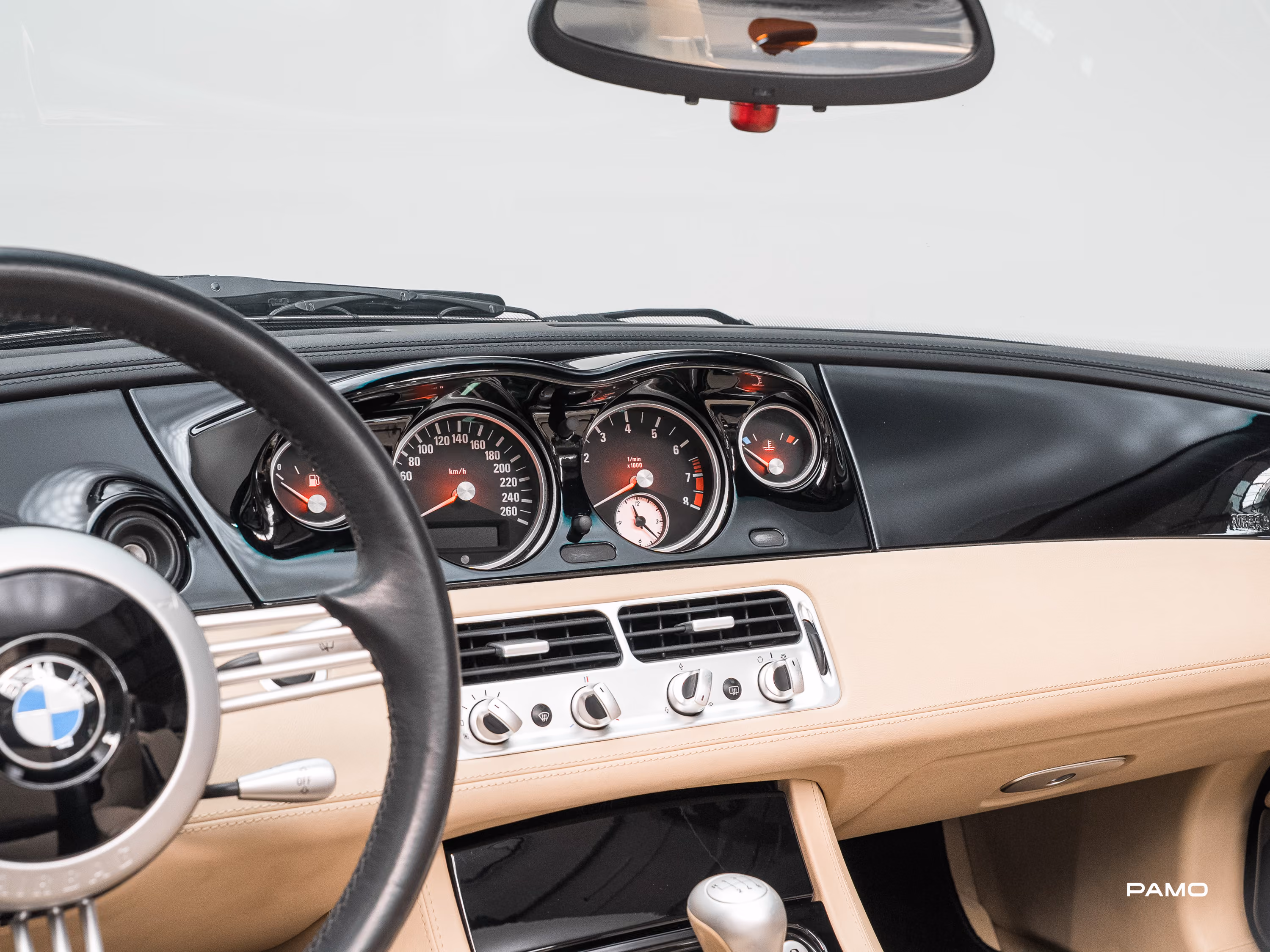 000_BMW_Z8-32.jpg