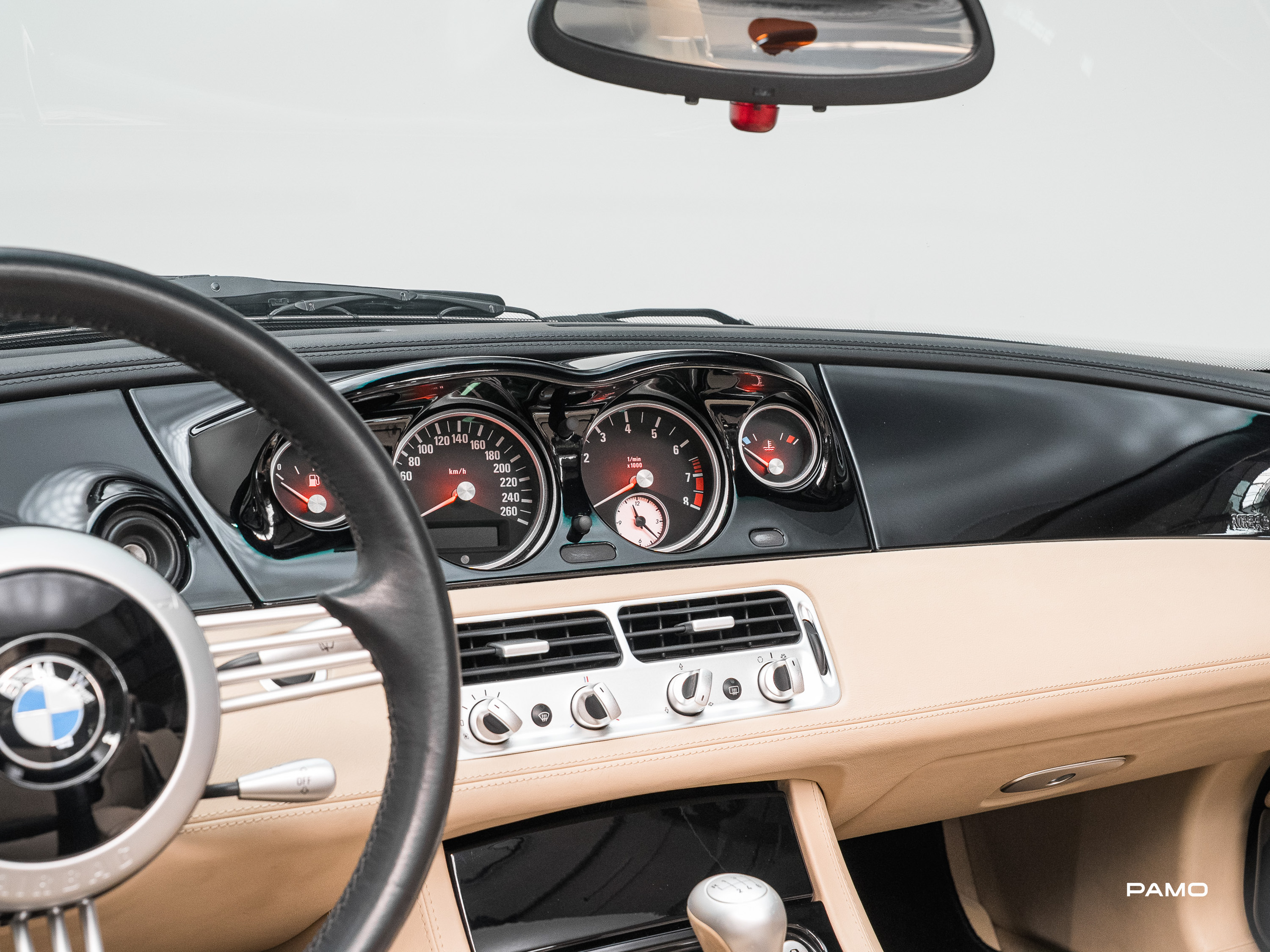 000_BMW_Z8-32.jpg