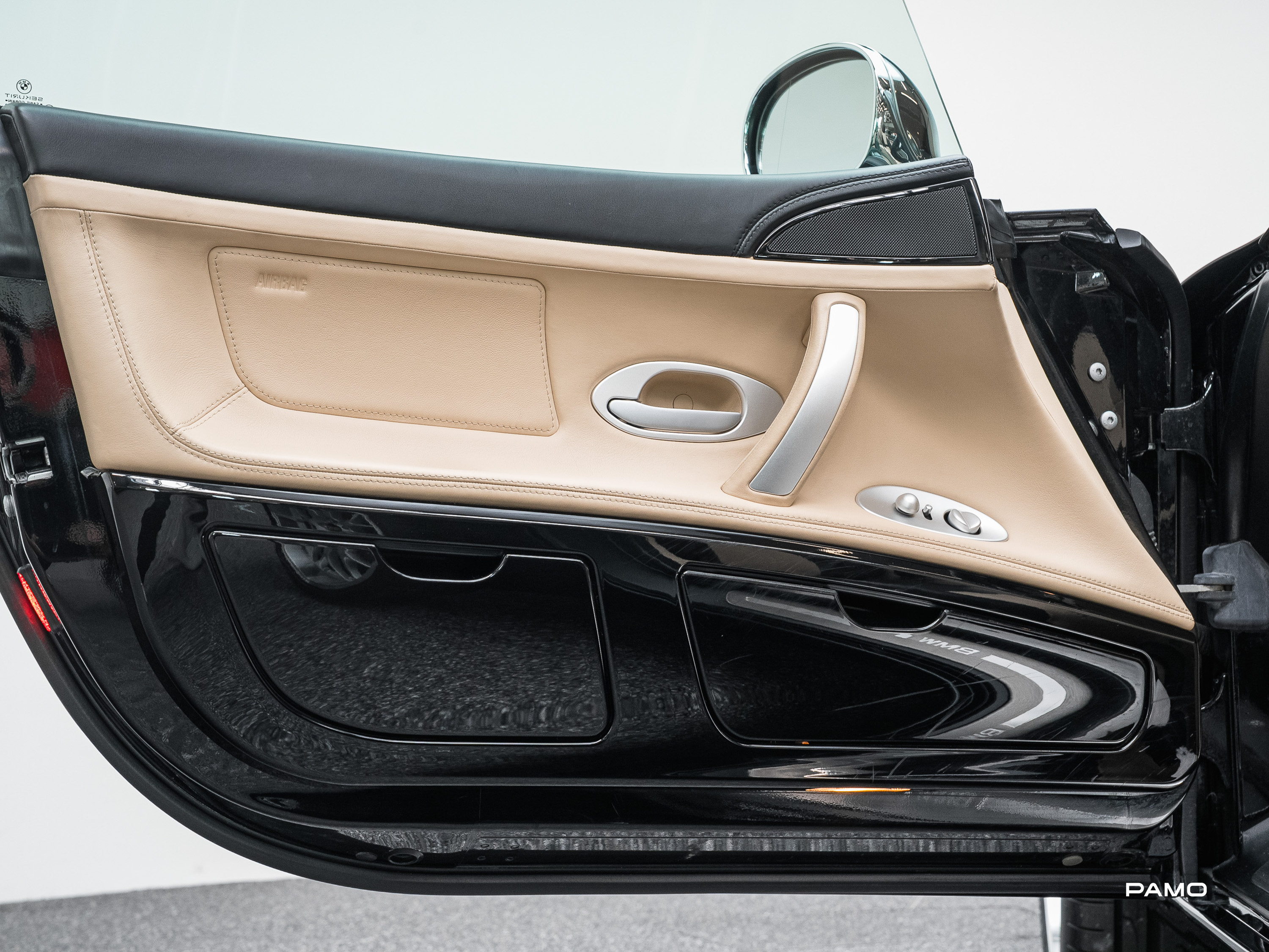 000_BMW_Z8-36.jpg