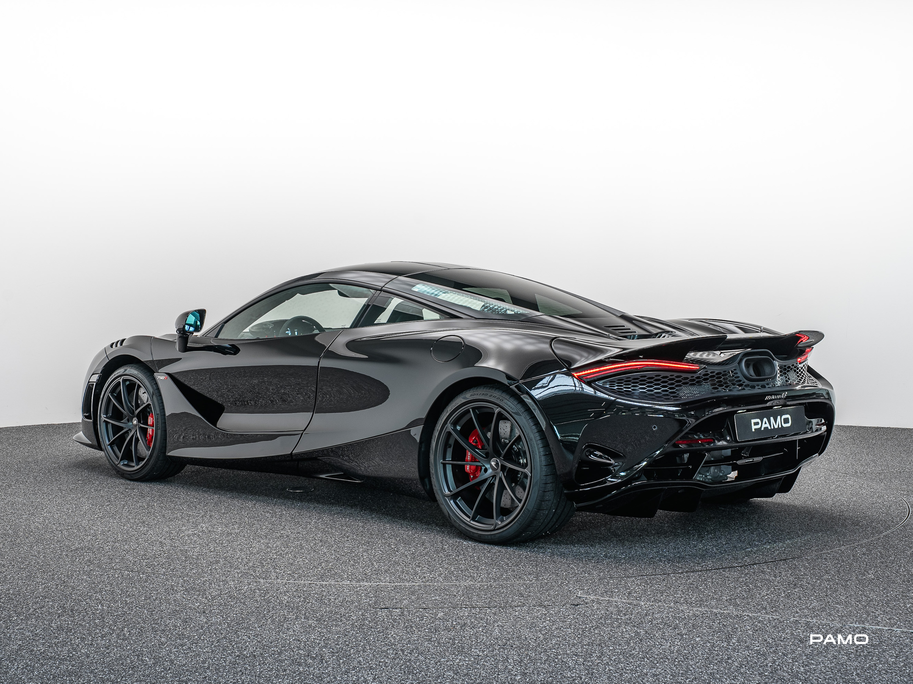 1067_McLaren_750s-5.jpg