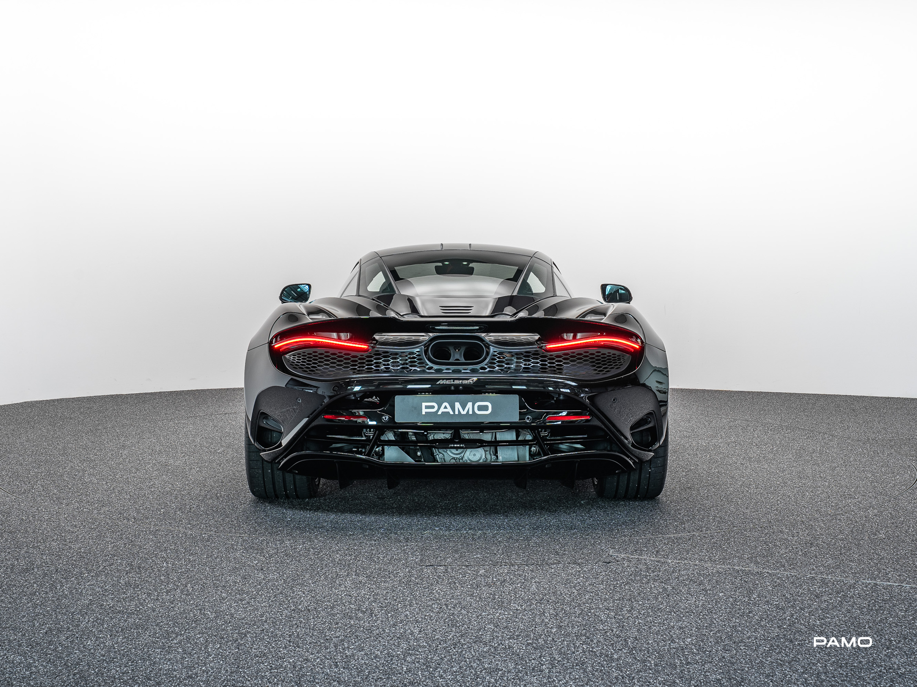 1067_McLaren_750s-6.jpg